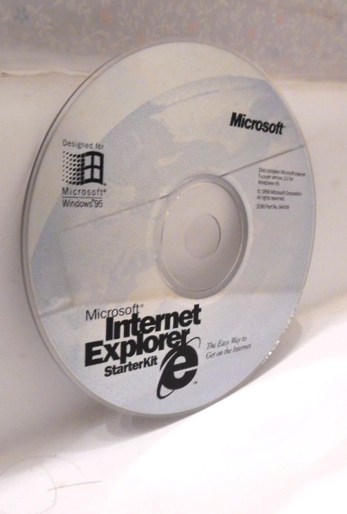 7 Vintage Internet Service Software CDs - SWBell, Netcomplete, Internet Explorer