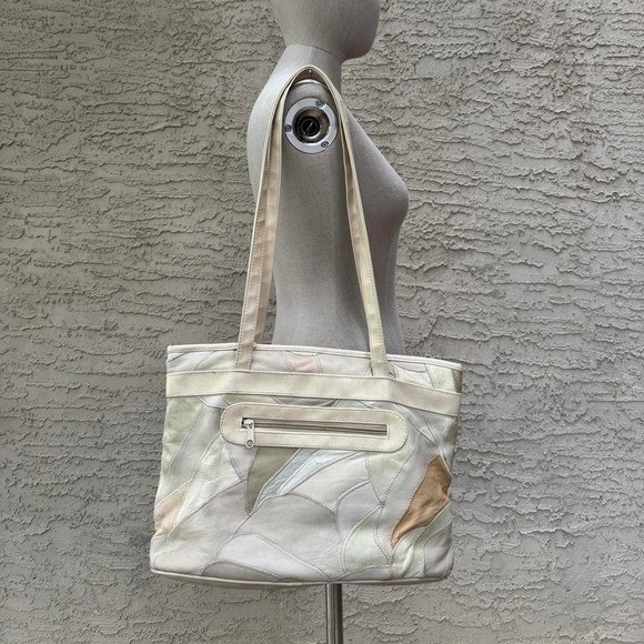 SCAR STITCH CREAM PURSE