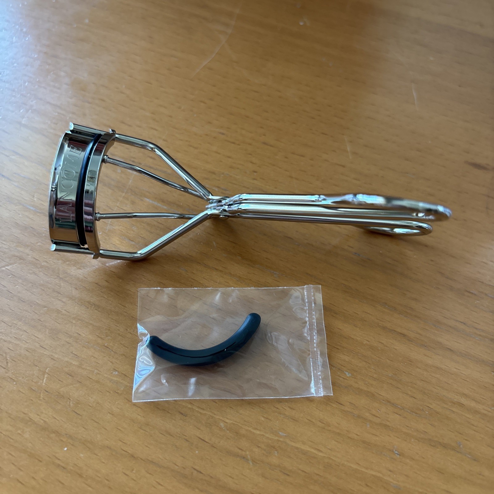 Lancome Le Curler Eyelash Curler Effortless Lash Design & 1 Silicon Refill Pad
