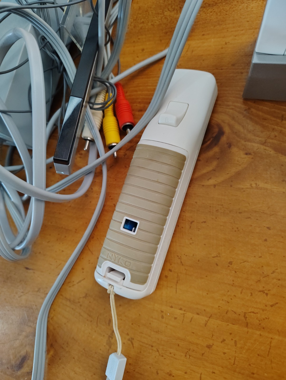 Nintendo Wii Bundle White, One Wiimote, Sensor, Cords and a Stand RVL-001
