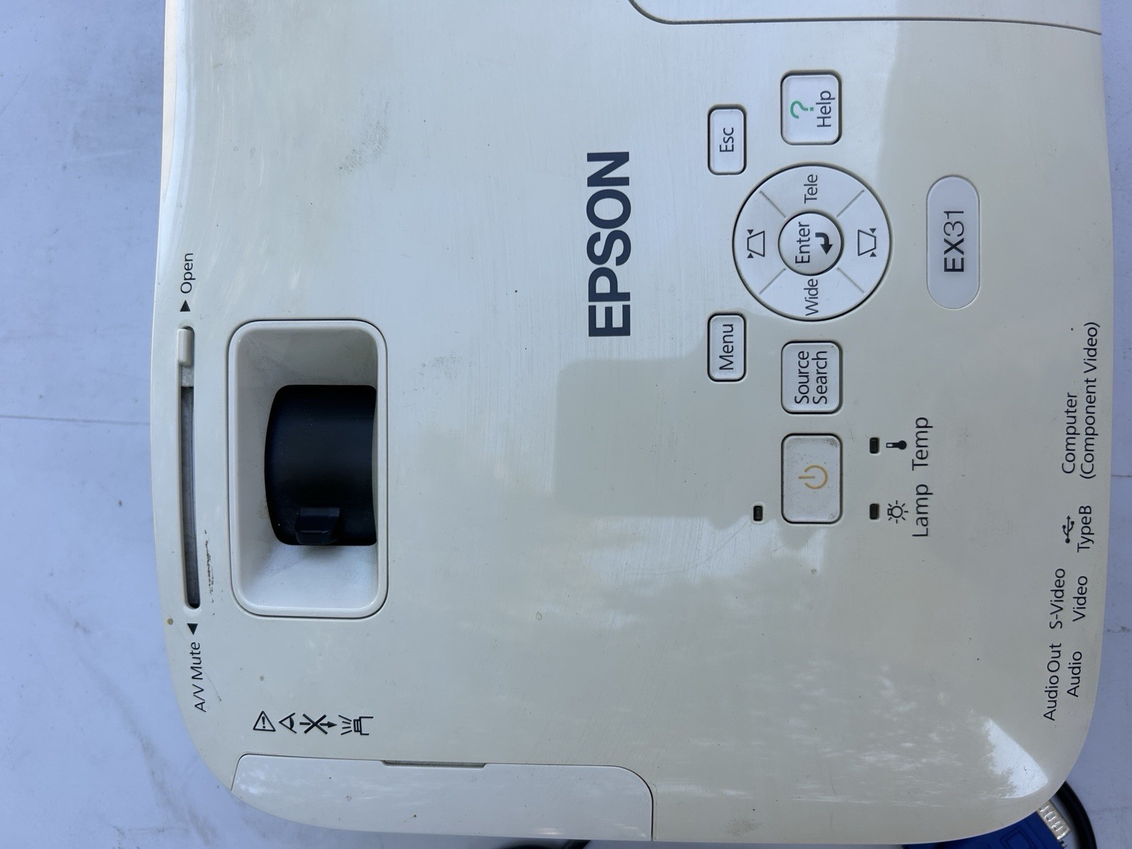 Epson lcd projector EX 31 Model: H309A Works Case includes