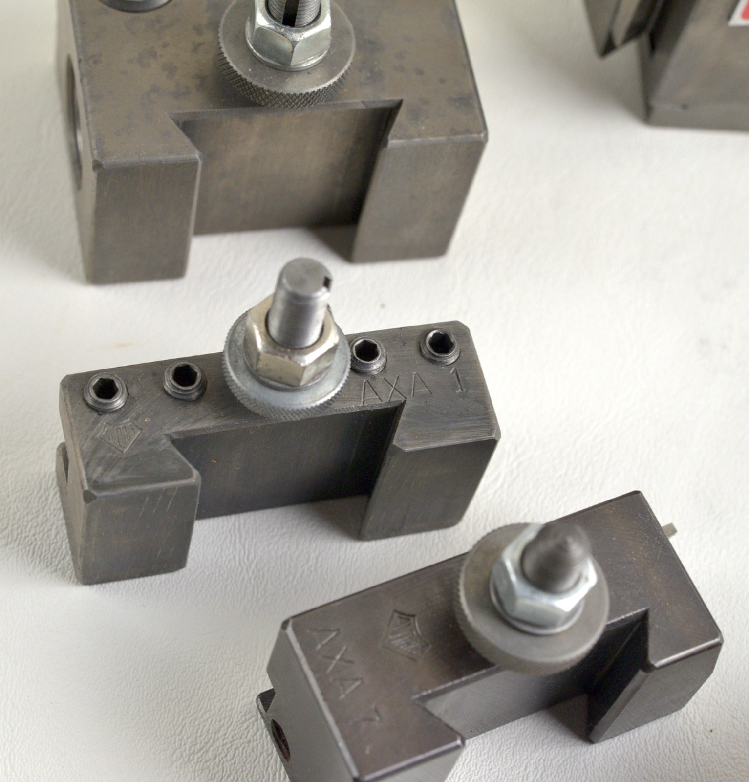 Aloris AXA Quick Change Tool Post Set – 7 holders