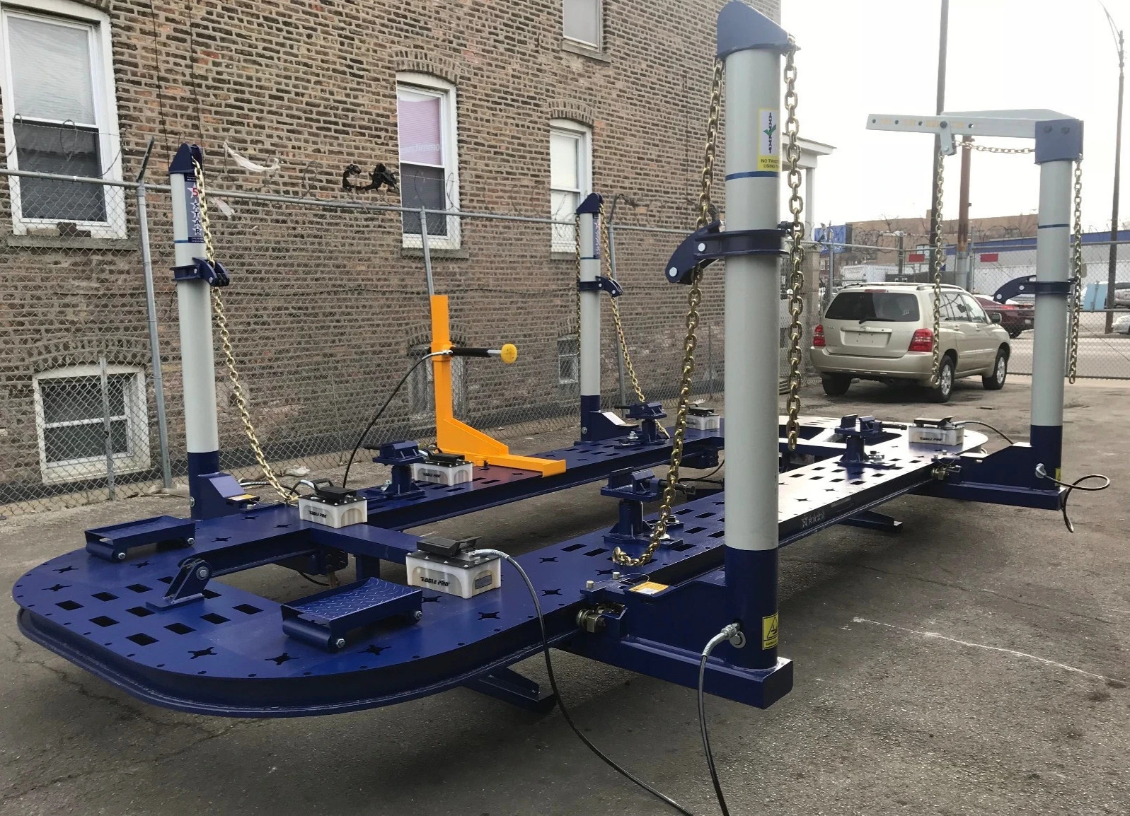 25 FEET 4 TOWERS AUTO BODY SHOP FRAME MACHINE WITH FREE CLAMPS,TOOLS TOOLS CART