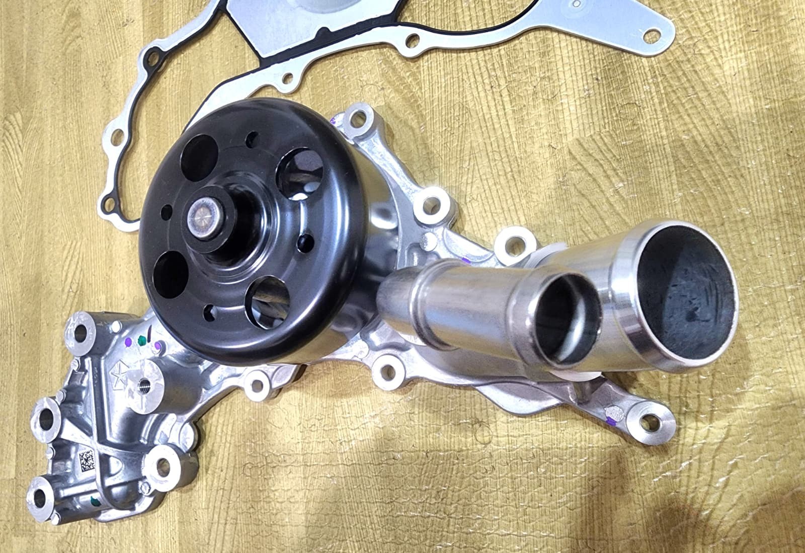 NewGenuine Chrysler Dodge Jeep RAM Water Pump Mopar 68212513AF (Gasket Included)