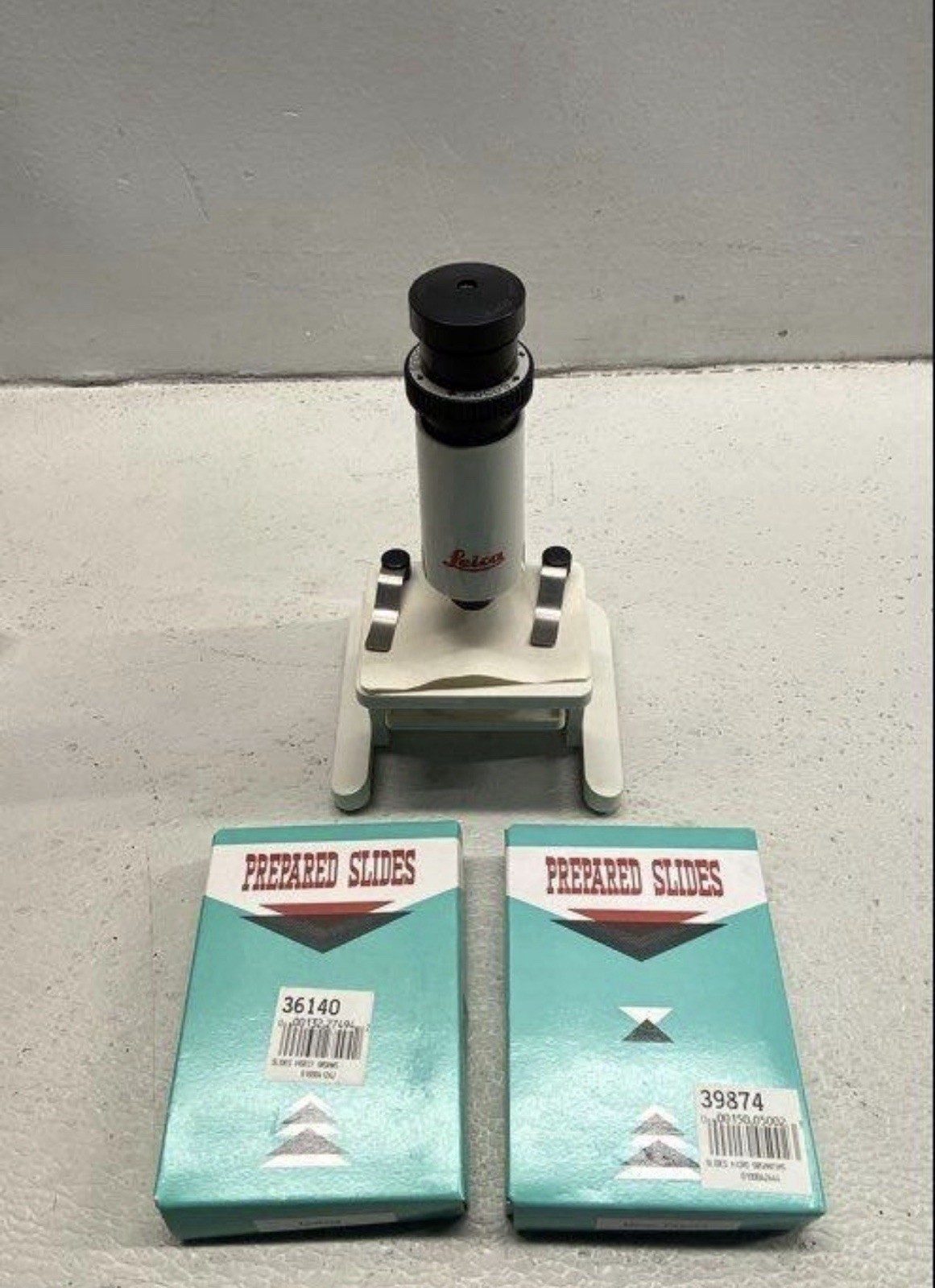 Leica ESM 25x/100x Educational Microscope with Prepared "Specimens" Slides