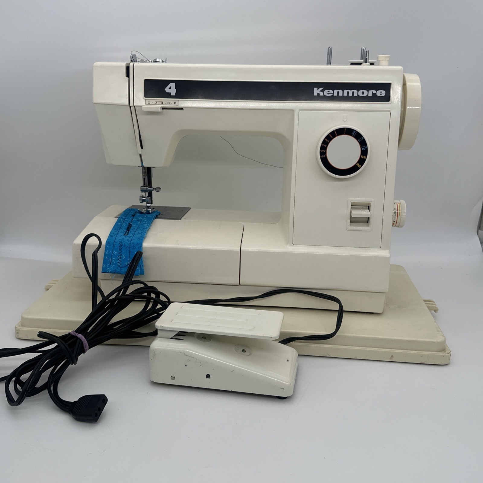 Vintage Sears Kenmore 158.110180  Sewing Machine With Foot Pedal & Case