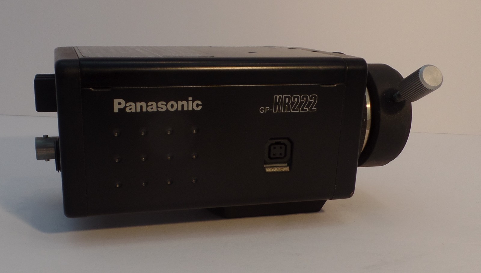 PANASONIC GP-KR222 DIGITAL COLOR CAMERA