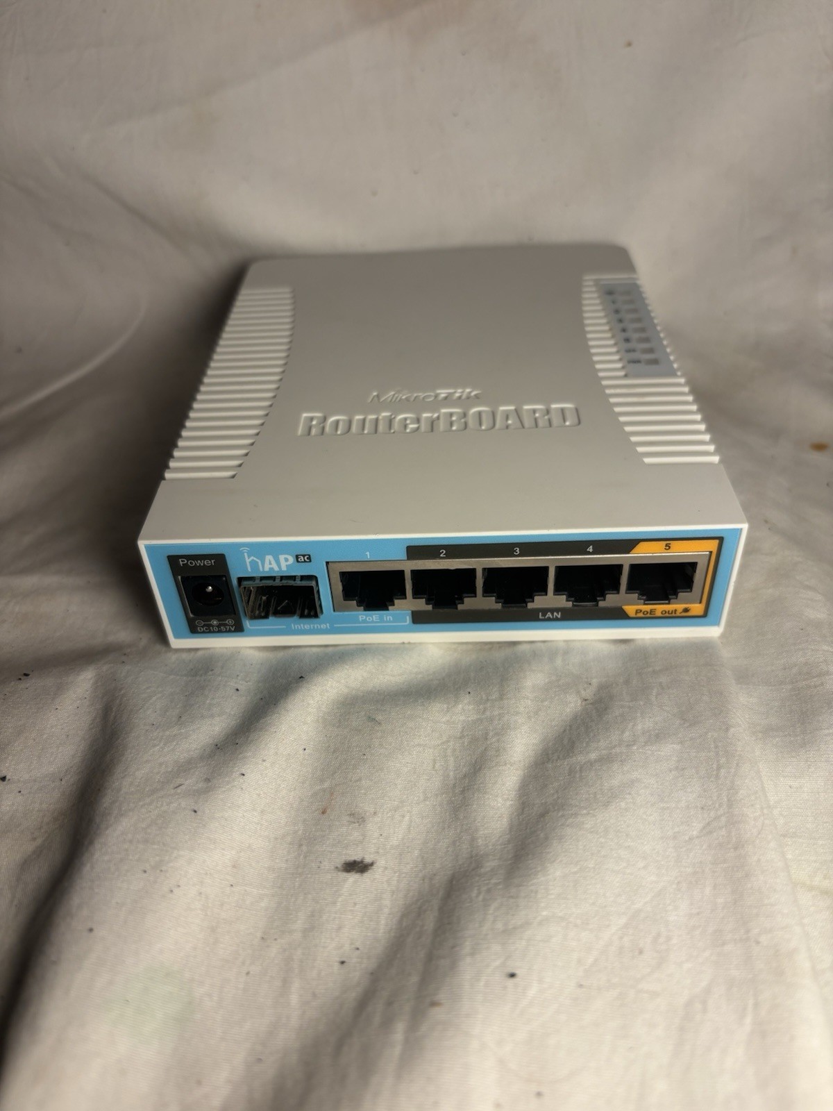 MikroTik RB962UiGS-5HacT2HnT-US 2.4/5GHz hAP ac 802.11ac US Used