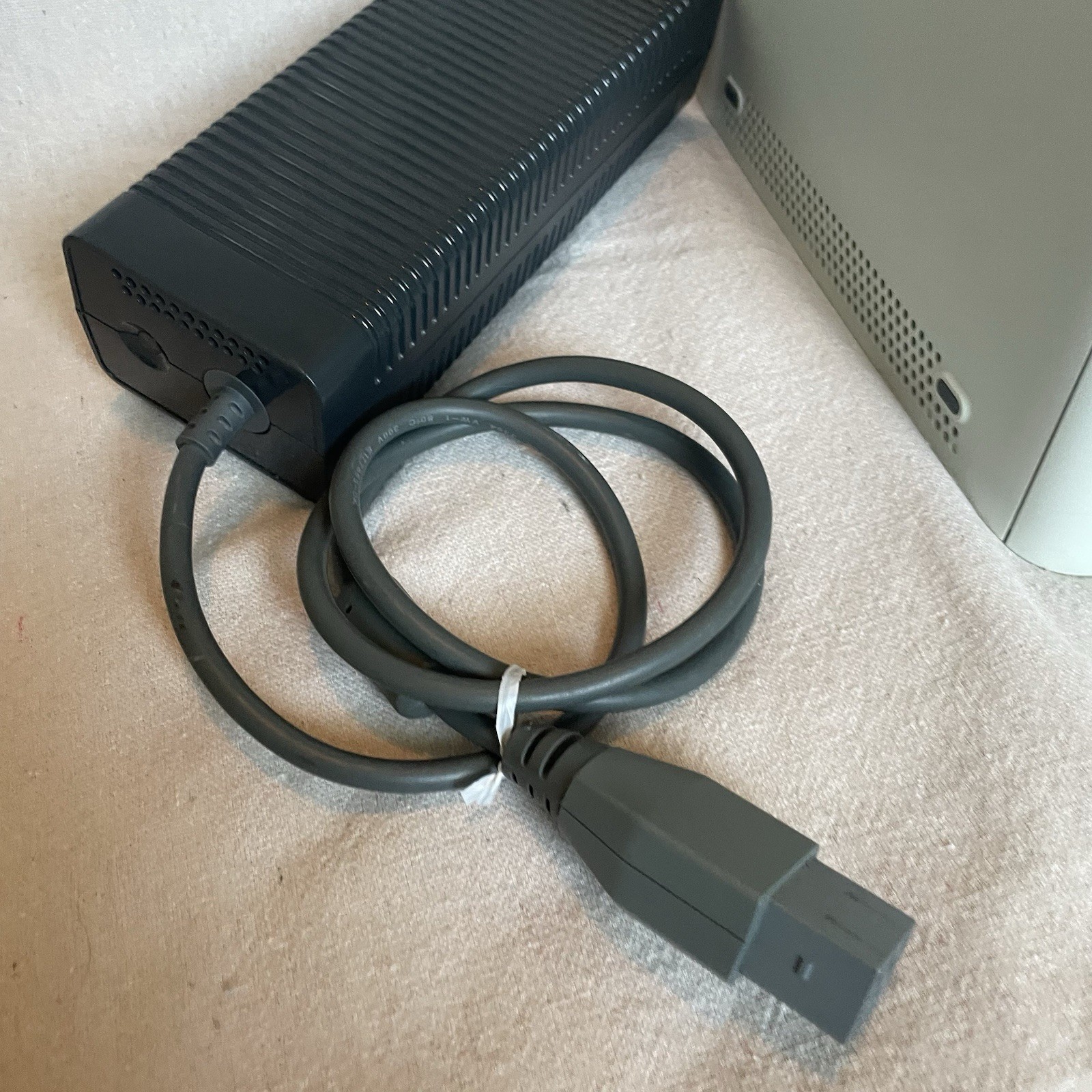 Microsoft Xbox 360 Slim White Console 320GB Tested Works