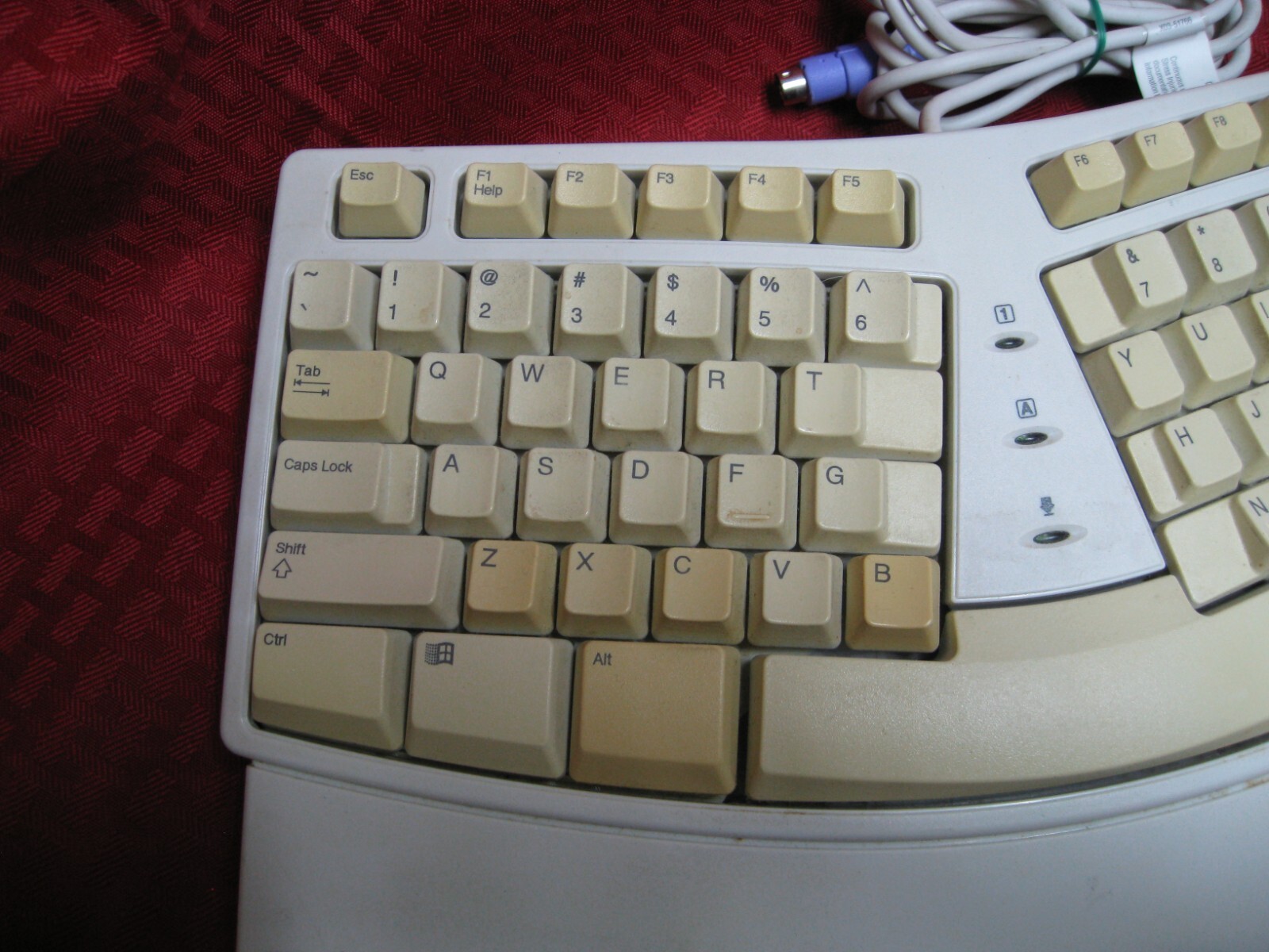 Microsoft X06-19331 KB-0045 off White PS/2 Keyboard