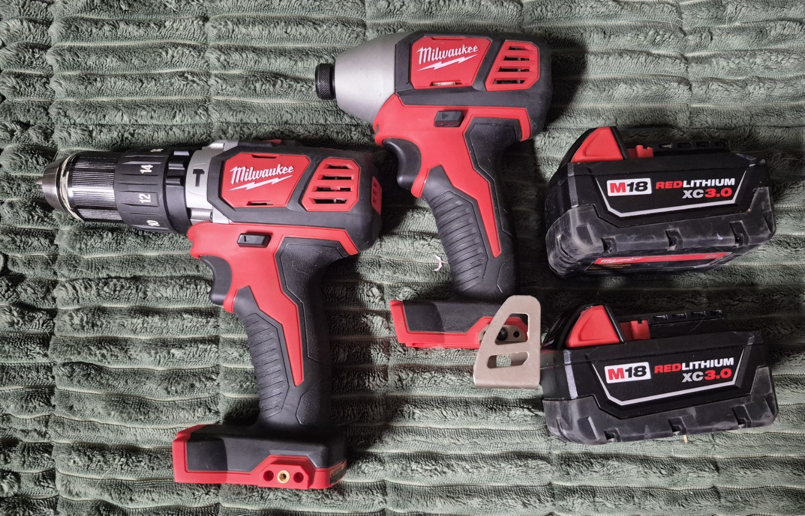 Milwaukee 2607-20 Hammer Drill & 2656-20 1/4" Impact Driver W/2 XC 3.0 Batteries