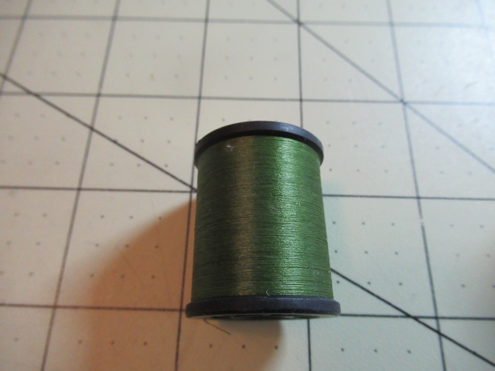 UNI THREAD 6/0 - Waxed Fly Tying & Jig Thread Material - 200 yd Spools Olive
