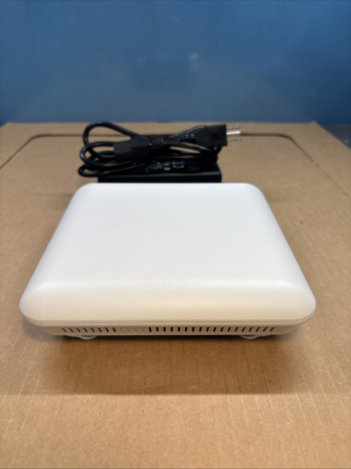 LUXUL APEX WAVE 2 AC3100 DUAL BAND WIRELESS AP XAP-1610 WITH BACKPLATE