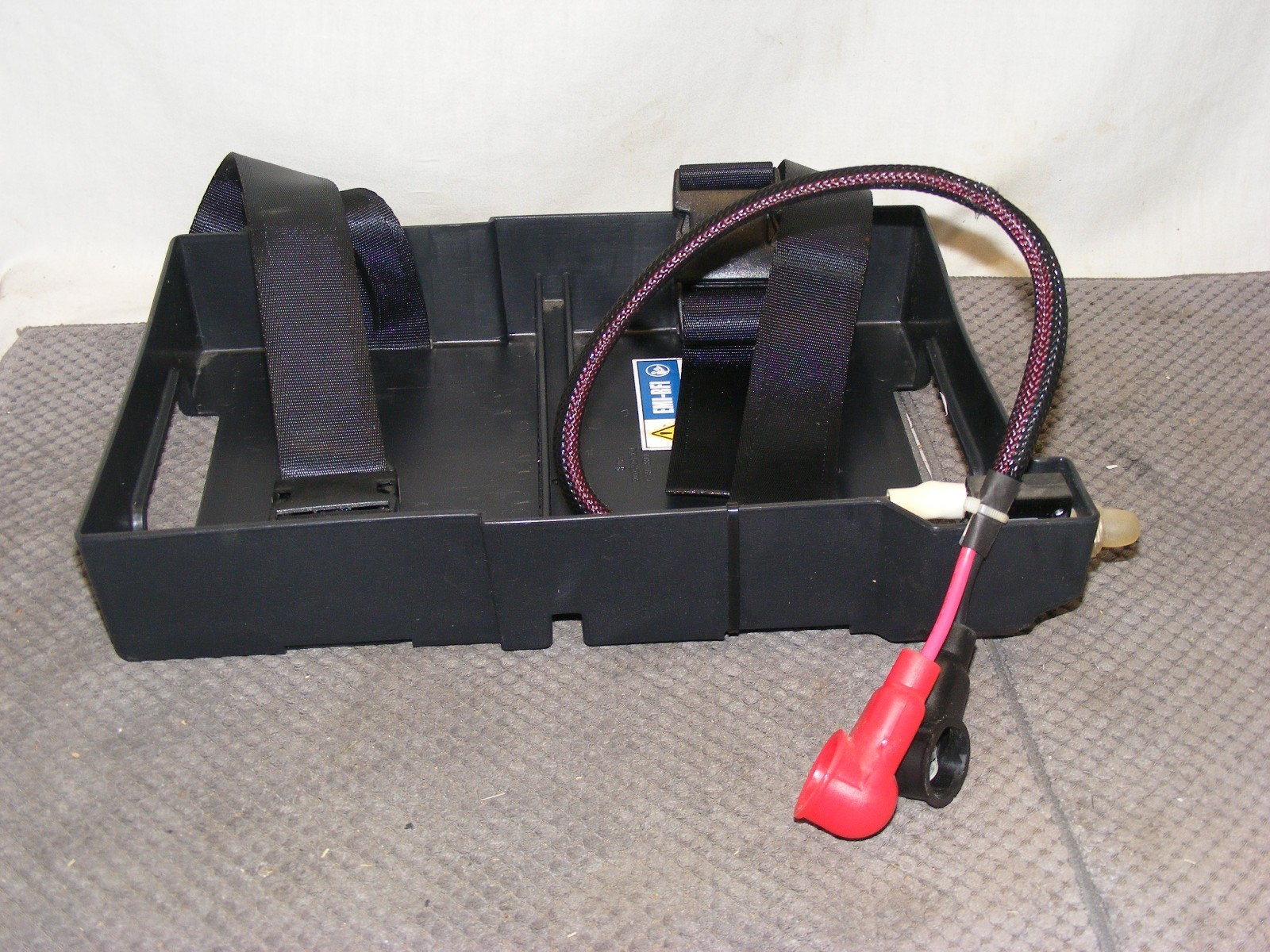 PRIDE QUANTUM 600, J6 DOUBLE BATTERY TRAY W/STRAPS & RESET SWITCH DWR1054E005
