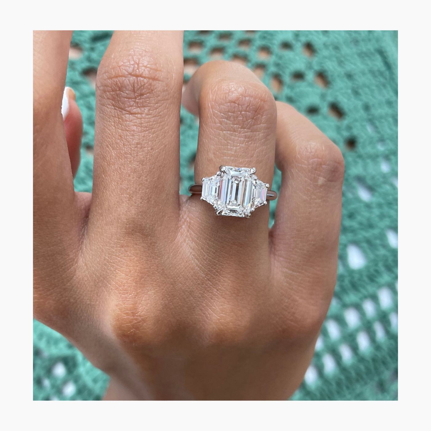 Diamond Emerald Ring VS1 F IGI Certified 2.5Ct Labcreated 18K White Gold 3 Stone