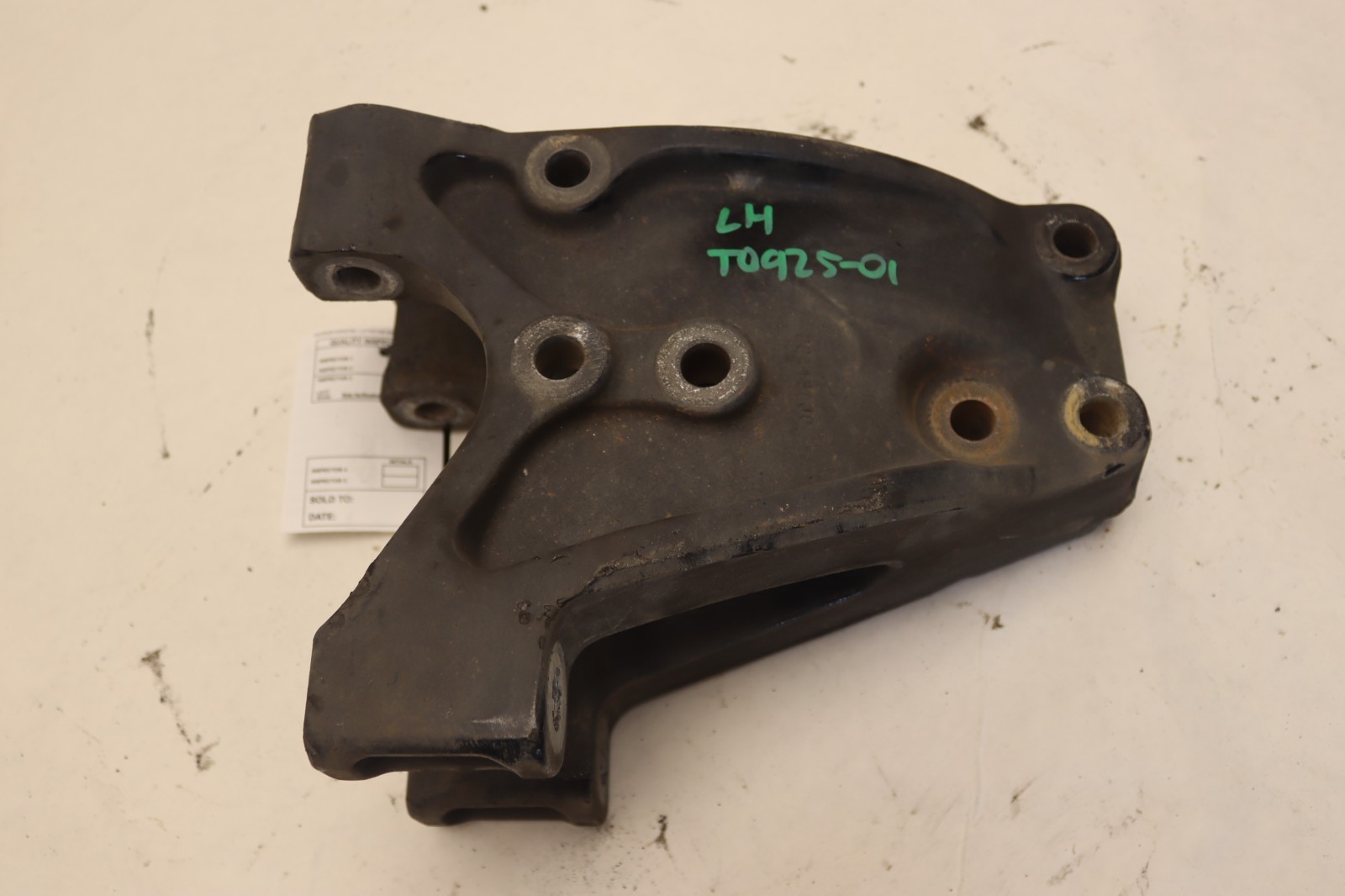 2013-2021 PETERBILT 579 PACCAR LEFT SIDE FLEX AIR SPRING HANGER MOUNT OEM