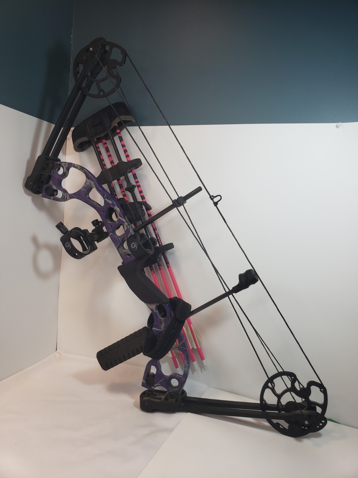 G5 Quest Radical Youth Compound Bow Purple Camo Arrows Quiver Sights