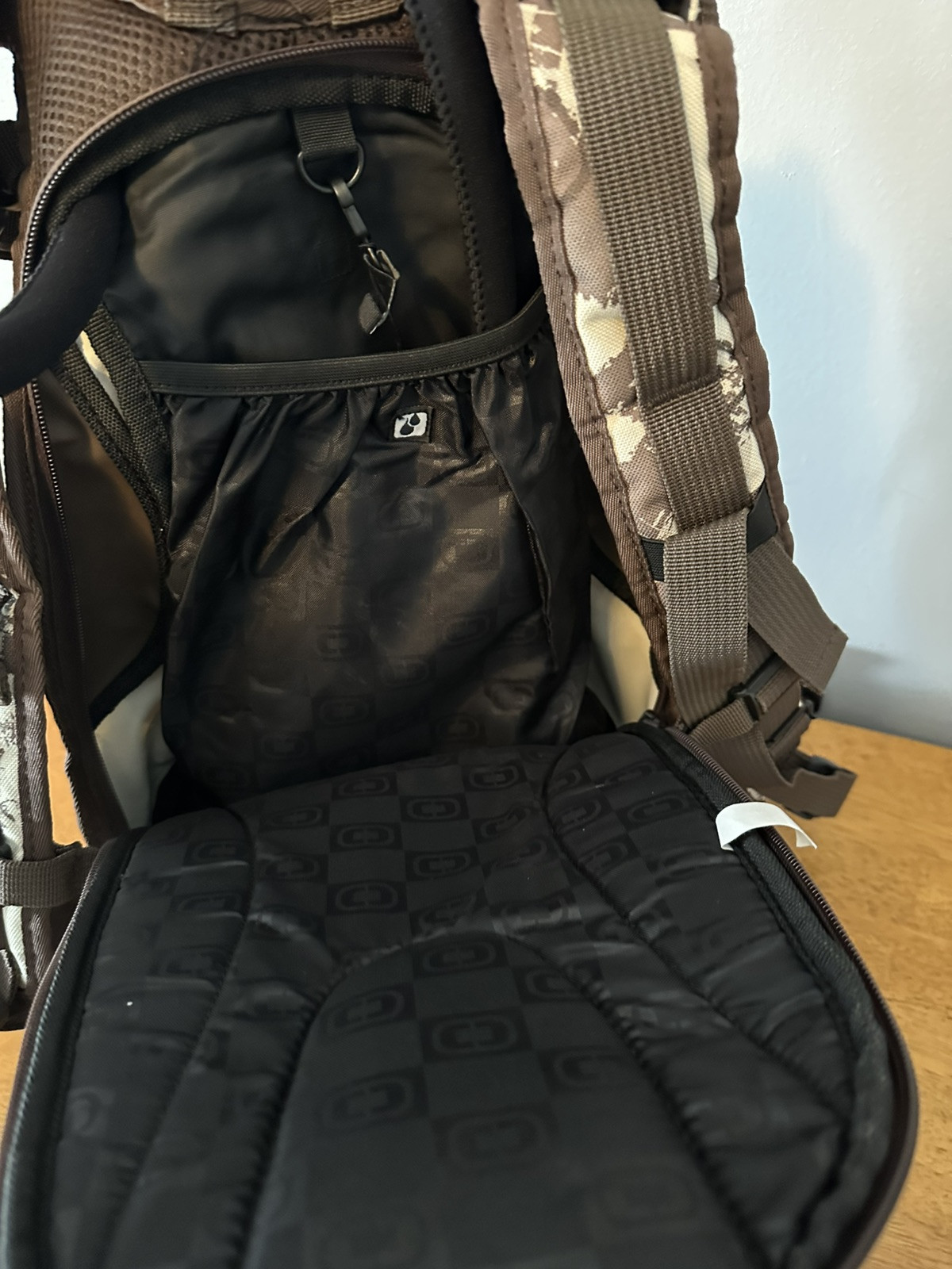 Ogio Hydration Backpack 2 Liters 70 Oz