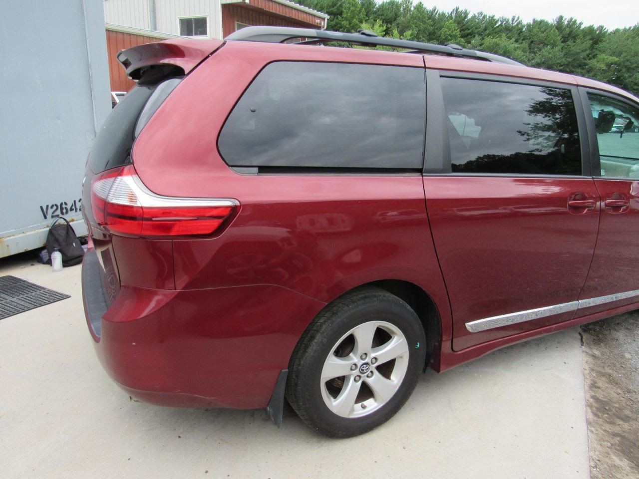 SIENNA 2018 Glove Box 1064388