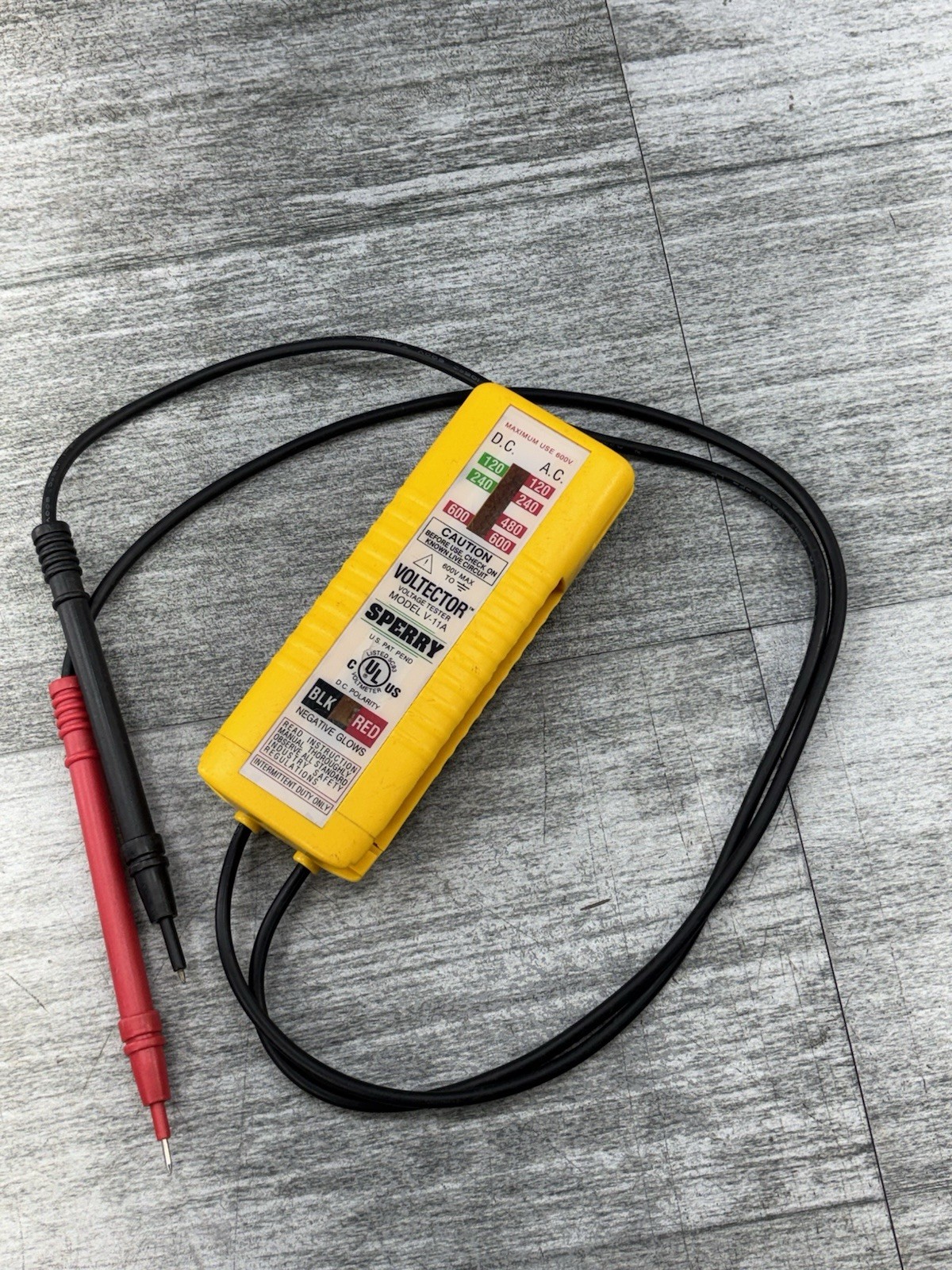Sperry Voltector Voltage Tester V-11A Voltmeter AC/DC 600V Max
