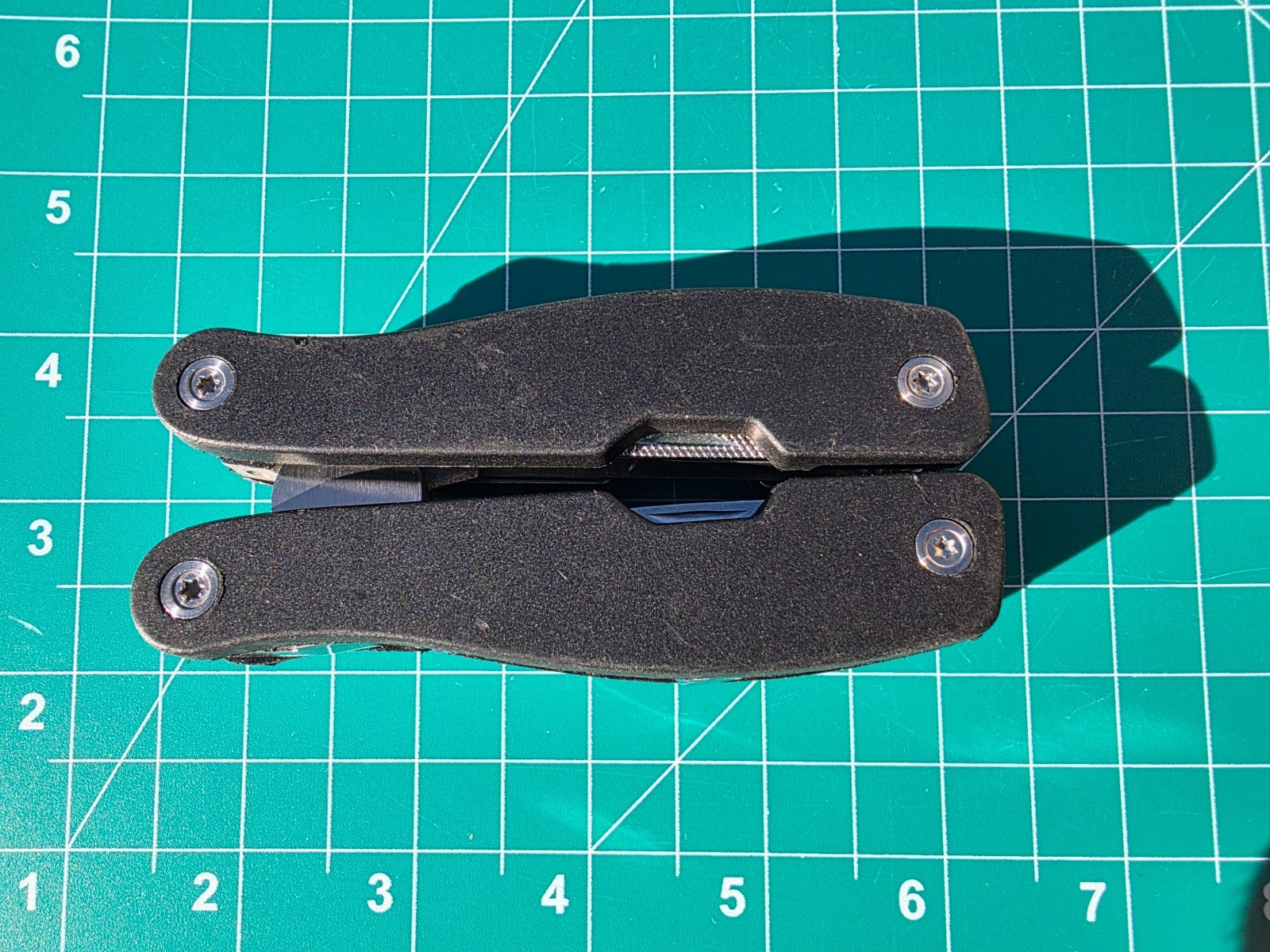 SmartGear Multi-Tool Black Stainless Steel LED Working Flashlight USB-C
