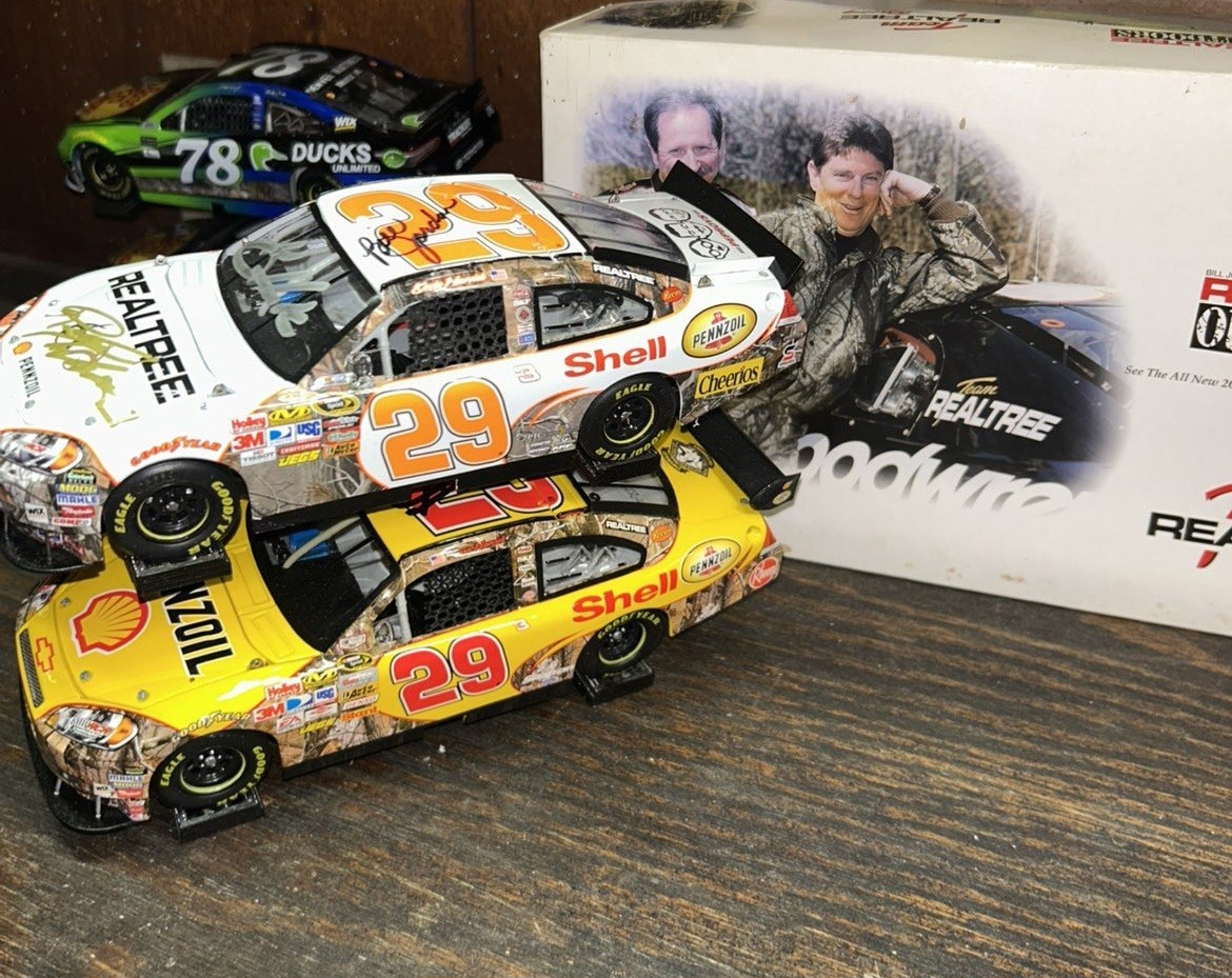 2 Tier 1:24 Black Nascar Diecast Display Stand (PLA+)