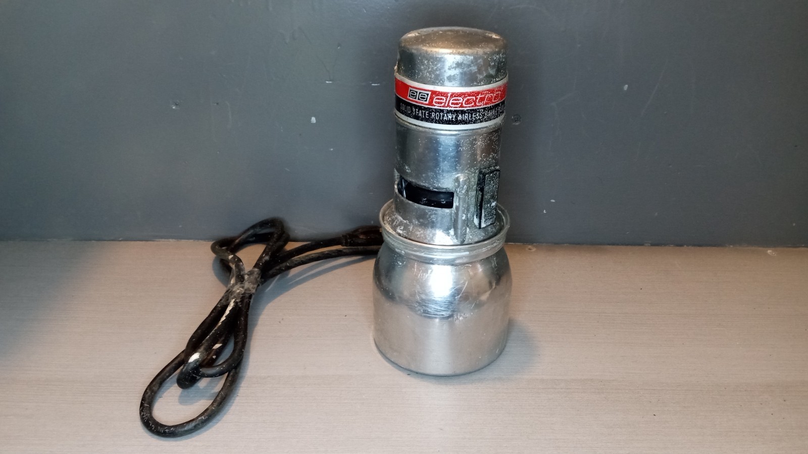 Vintage EE Electro Solid State Rotary Airless Paint Gun Model 2400 Silver Read