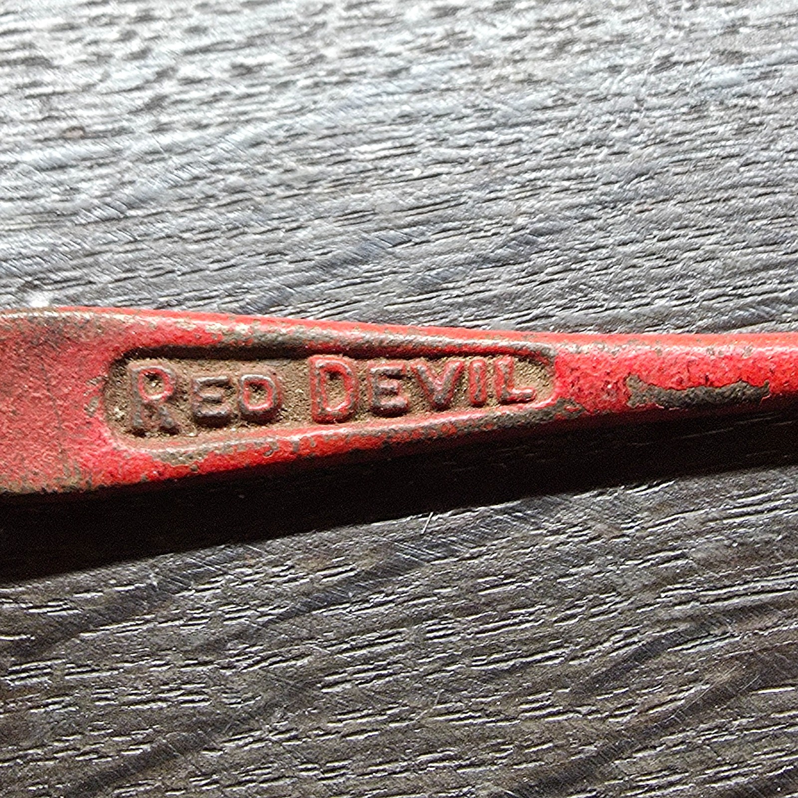VINTAGE RED DEVIL WOOD HANDLE PAINT SCRAPER AND GLASS CUTTER