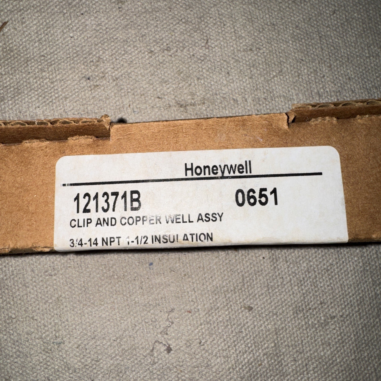 Honeywell 121371B Clip And Copper Well Assy