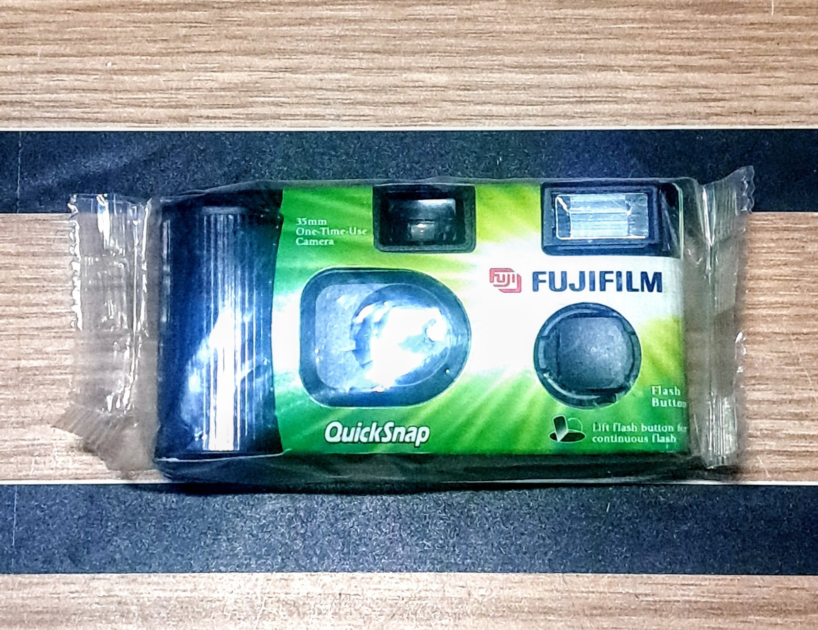 Fujifilm QuickSnap Flash 400 35mm Single Use Camera 27 Exposures New Sealed Fuji