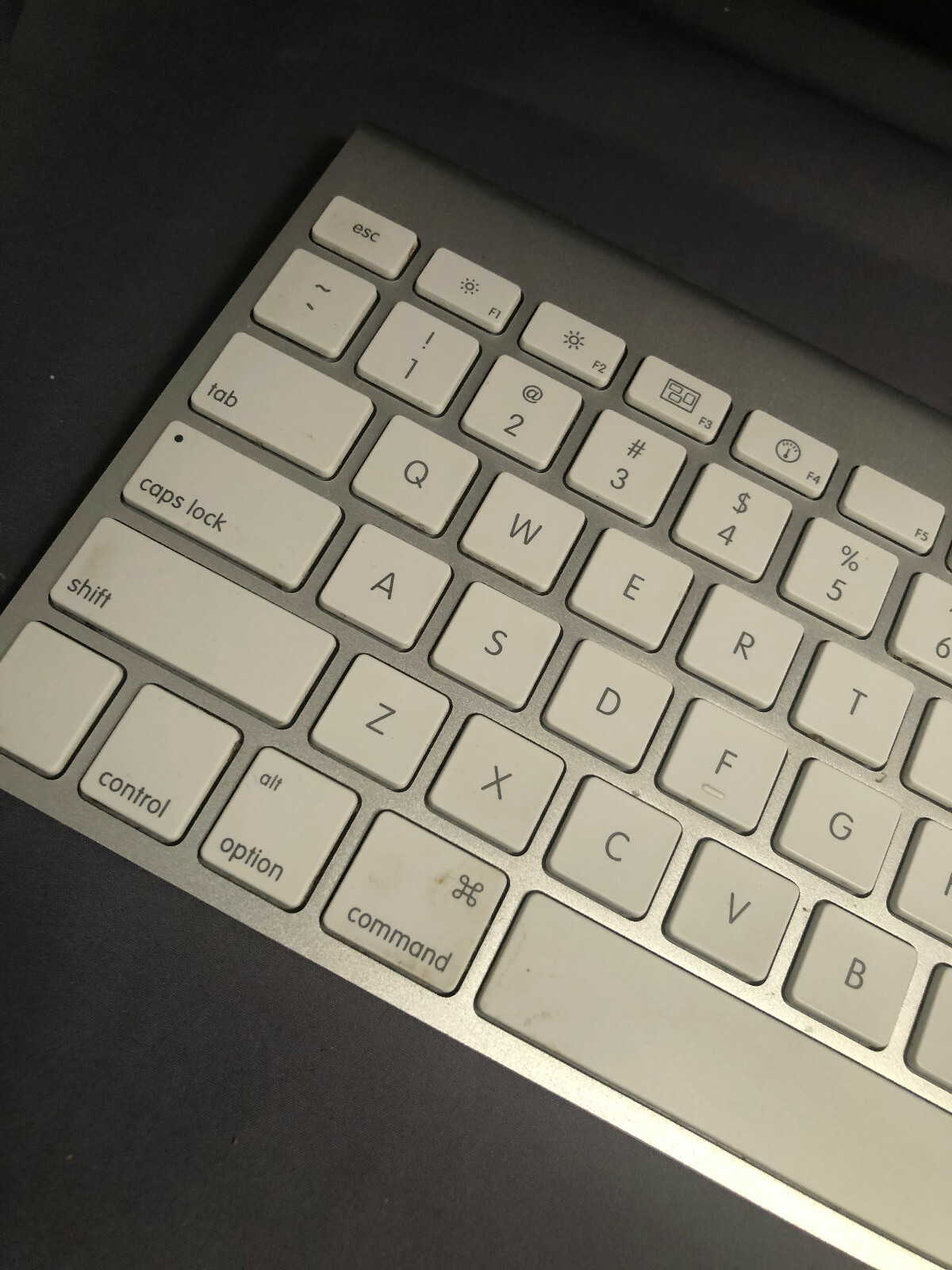 ALUMINUM WHITE APPLE WIRELESS KEYBOARD A1314 BLUETOOTH