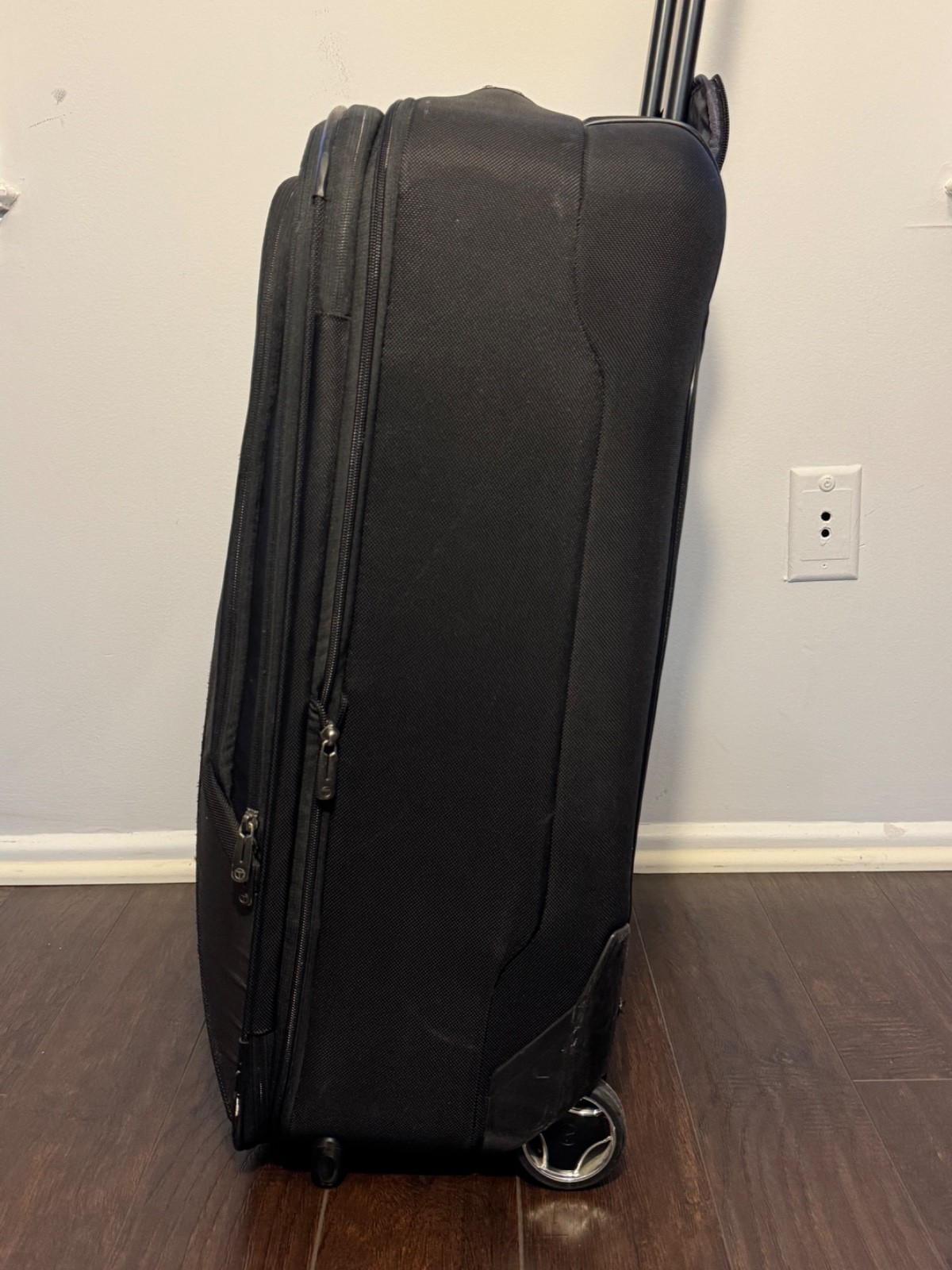 TUMI T-Tech 6727D Black 27” Expandable Two Wheeled Luggage