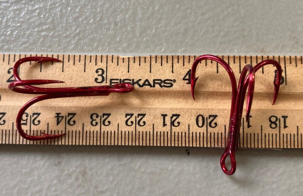 30 Eagle Claw L374RM Red Curved point beak treble #1/0 3X replacement hooks