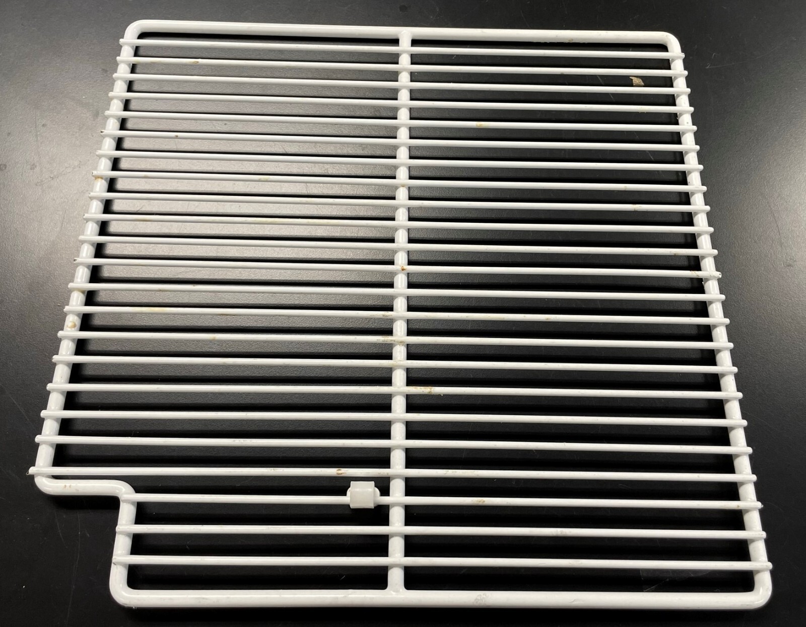 True Refridgeration 909428 White Coat Wire 16" X 15 9/16" Freezer Shelf 2" Notch