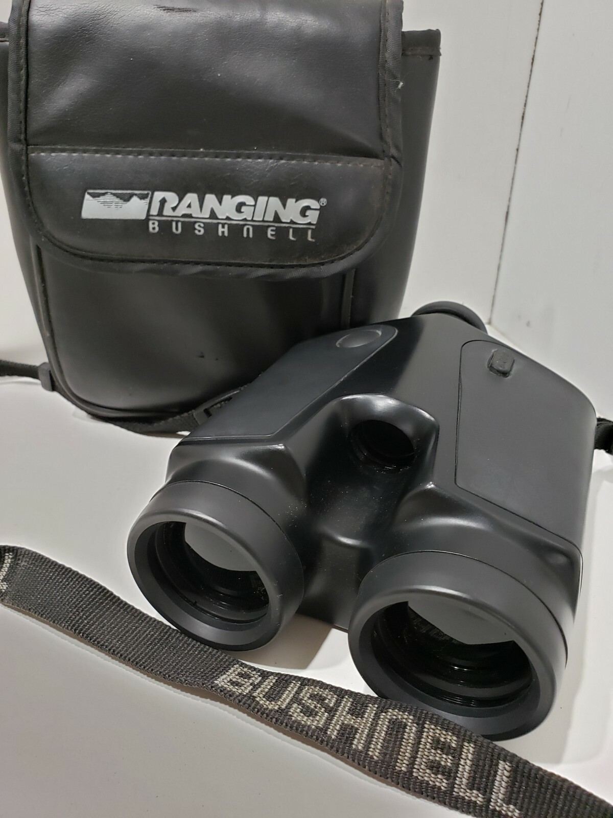 Bushnell Yardage Pro 400 Laser Rangefinder Golf Hunting and Case Made in Japan