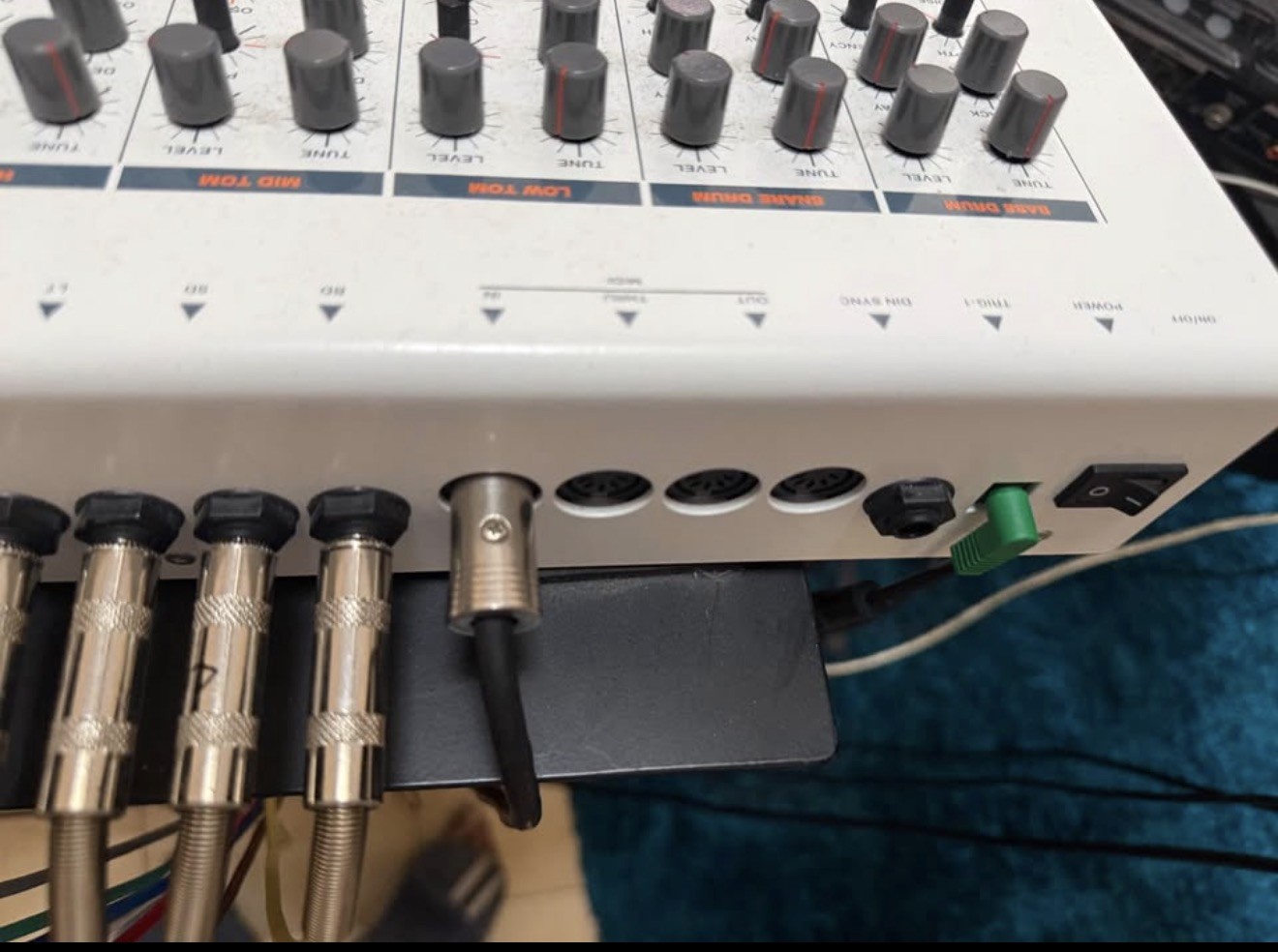 NAVA 909