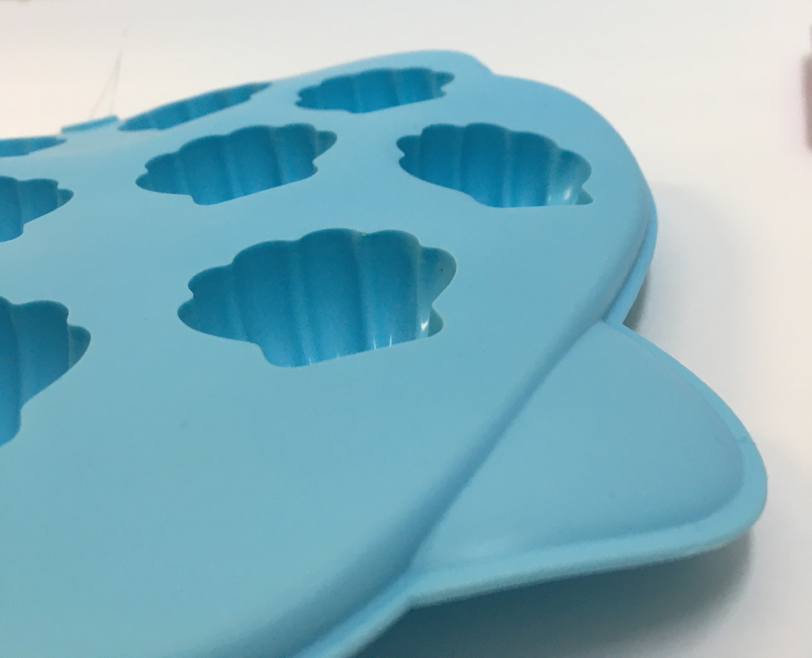 2 Piece Silicone Mold Ice Cube Tray Candy Mold Shells Hearts NWT