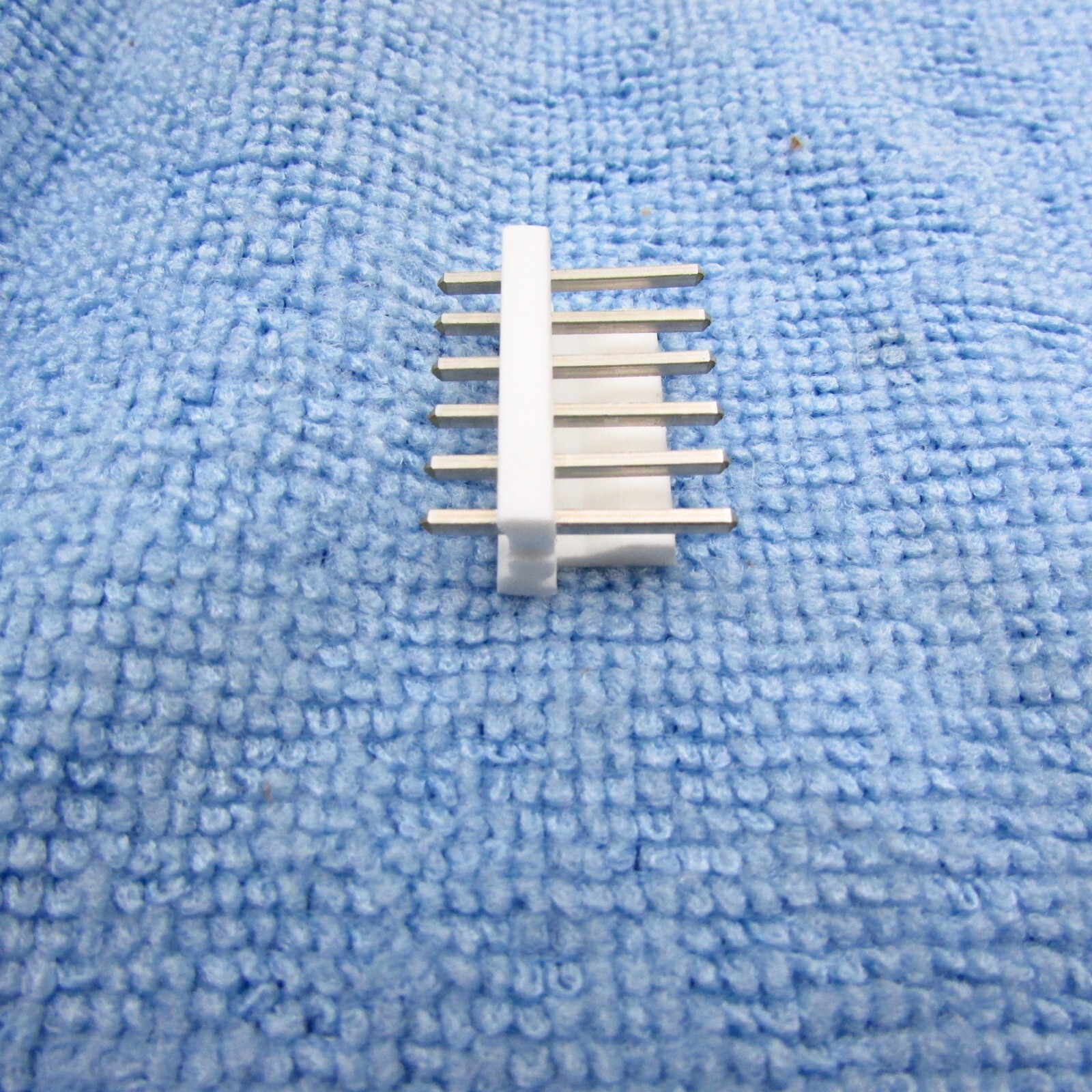 QTY 12 MTA Electrical Connector Header Through Hole 6 Position Part # 644752-6