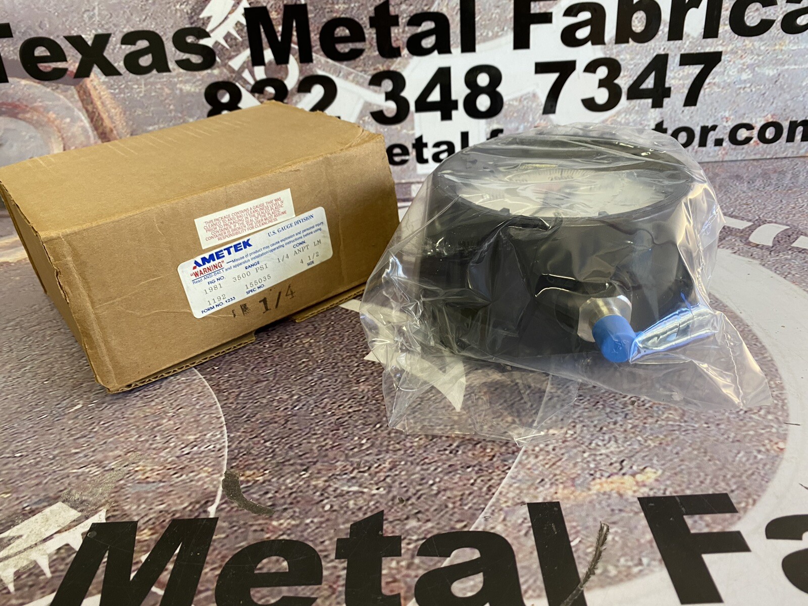 Ametek 1981 Pressure Gauge 0-3500PSI Conn. 1/4” ANPT LM Size 4 1/2” 155035