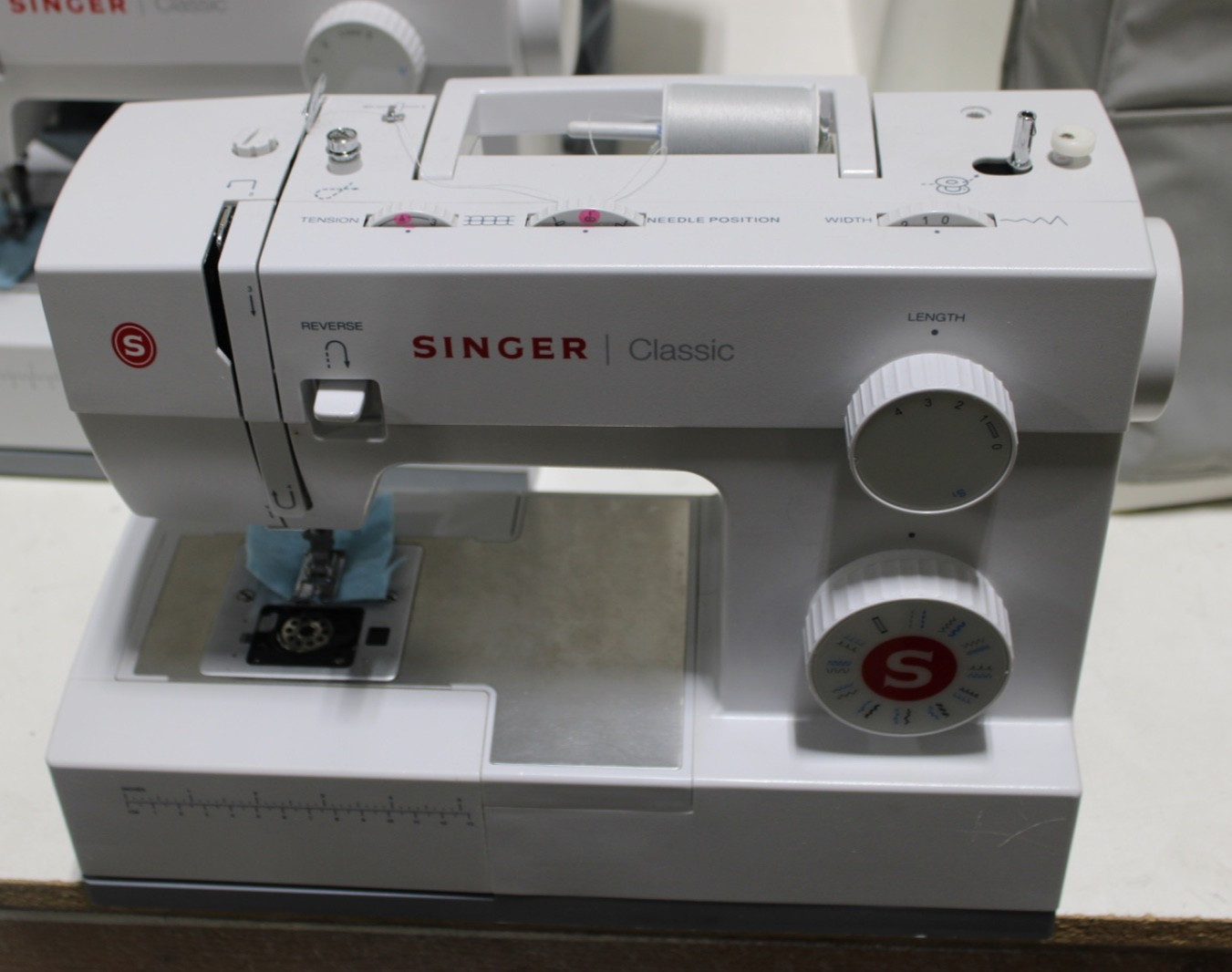 SINGER Heavy Duty 44S Mechanical Household Sewing Machine