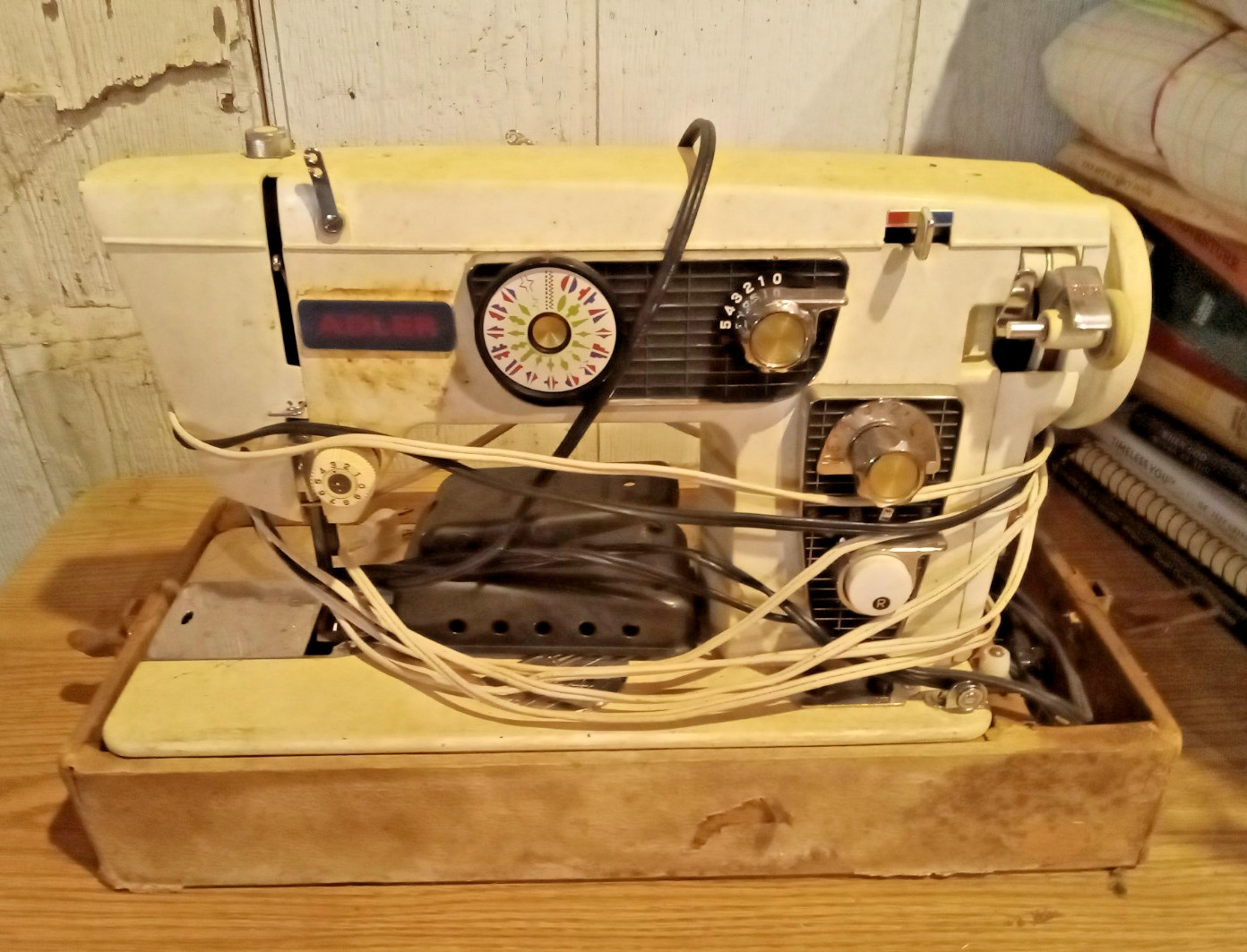 Vintage Adler 950-B Sewing Machine Heavy Duty Zig Zag All Metal Portable