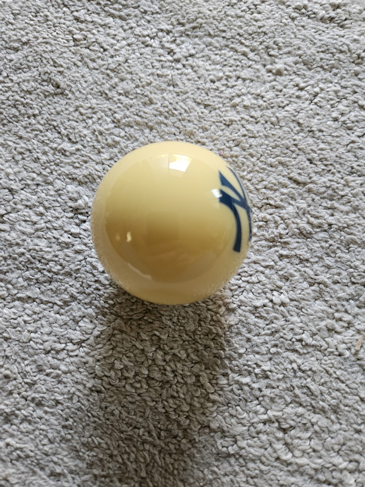 1980 White Pool Cue Ball New York Yankees Souvemir Cream Base Blue Logo