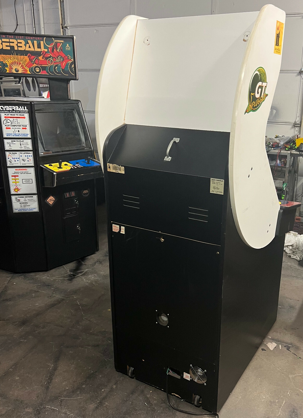 GOLDEN TEE ARCADE MACHINE (Excellent Condition)