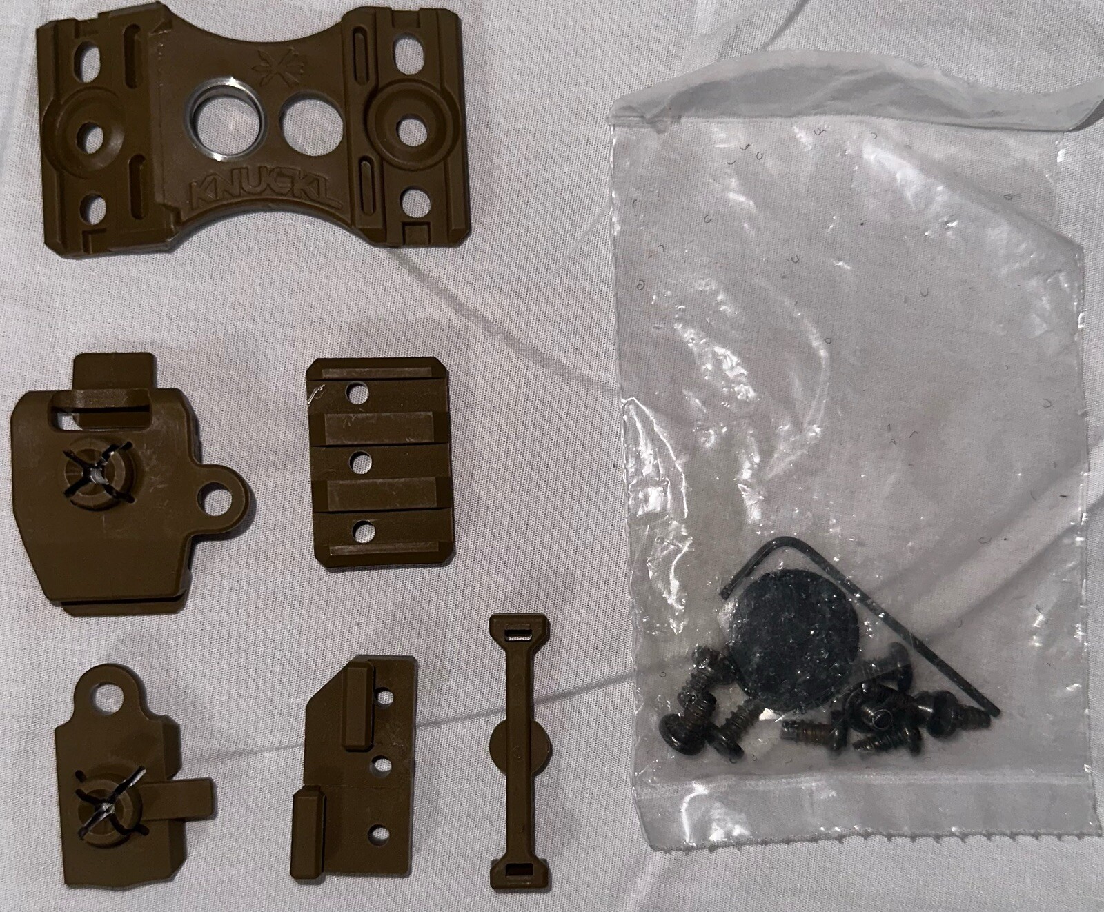 Unity Tactical KNUCKL Helmet Mount, FDE KNU-FKF