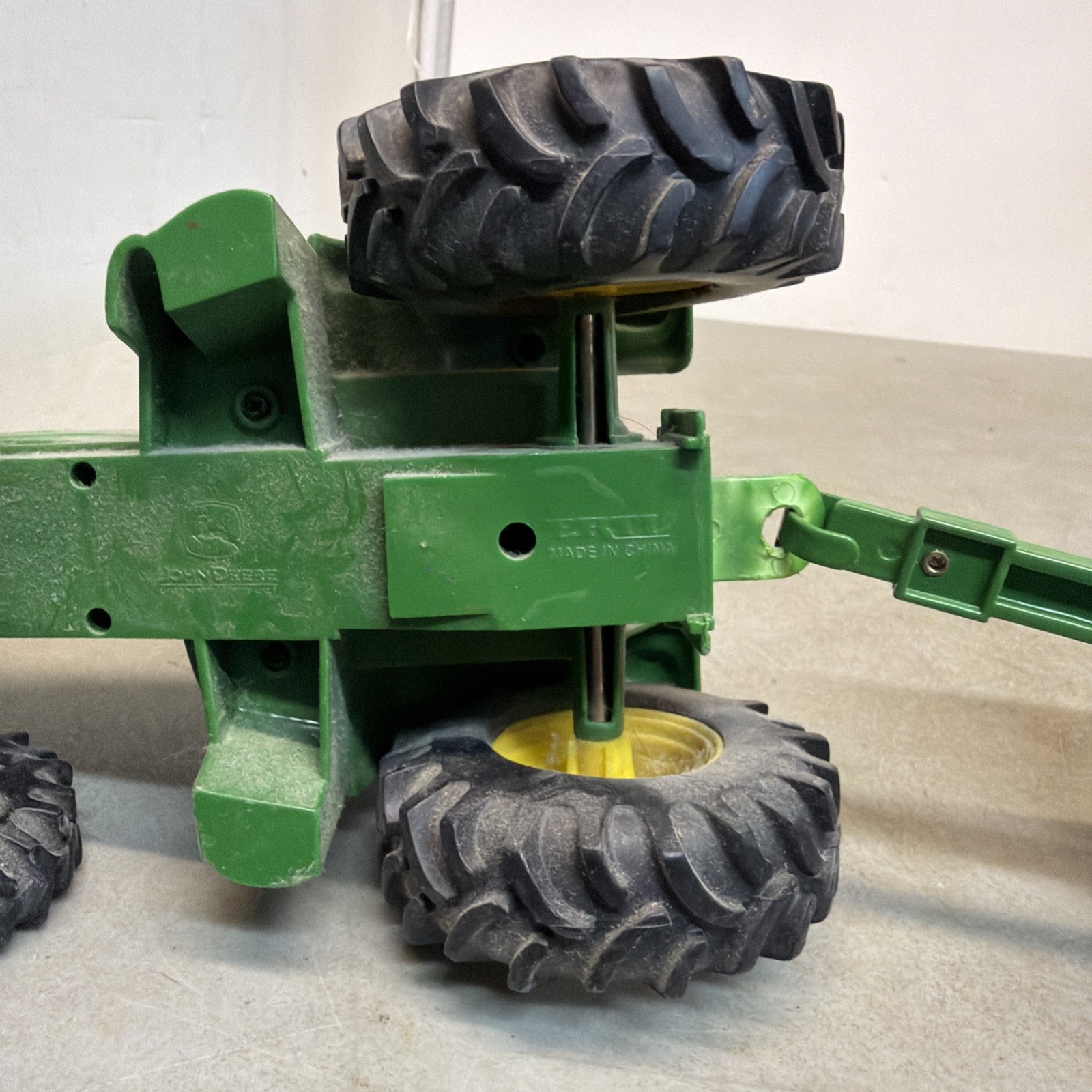 ERTL John Deere Tractor & Trailer 1759 Die Cast / Plastic