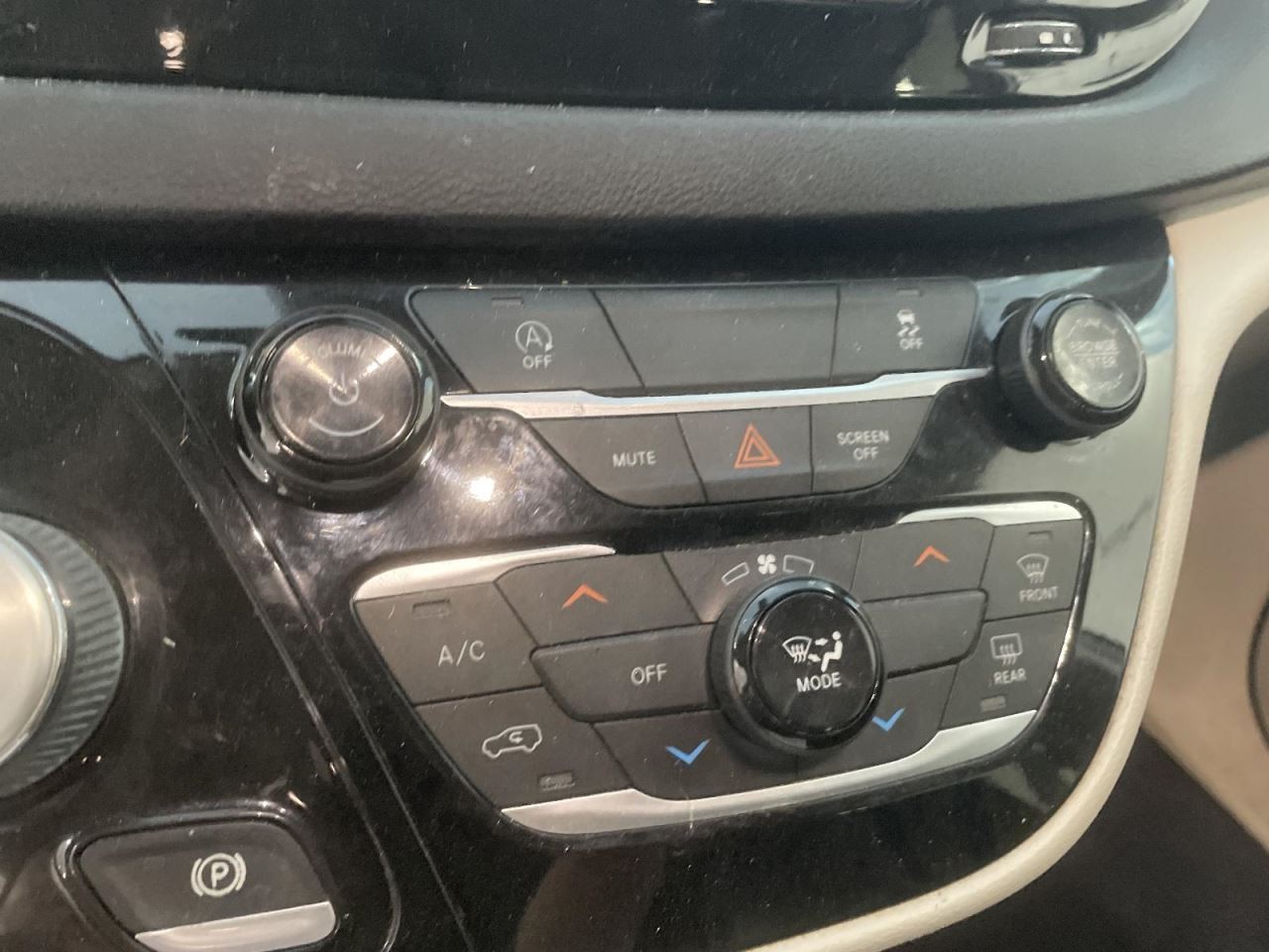 Fuse Box Engine Fits 20-22 VOYAGER 1072007