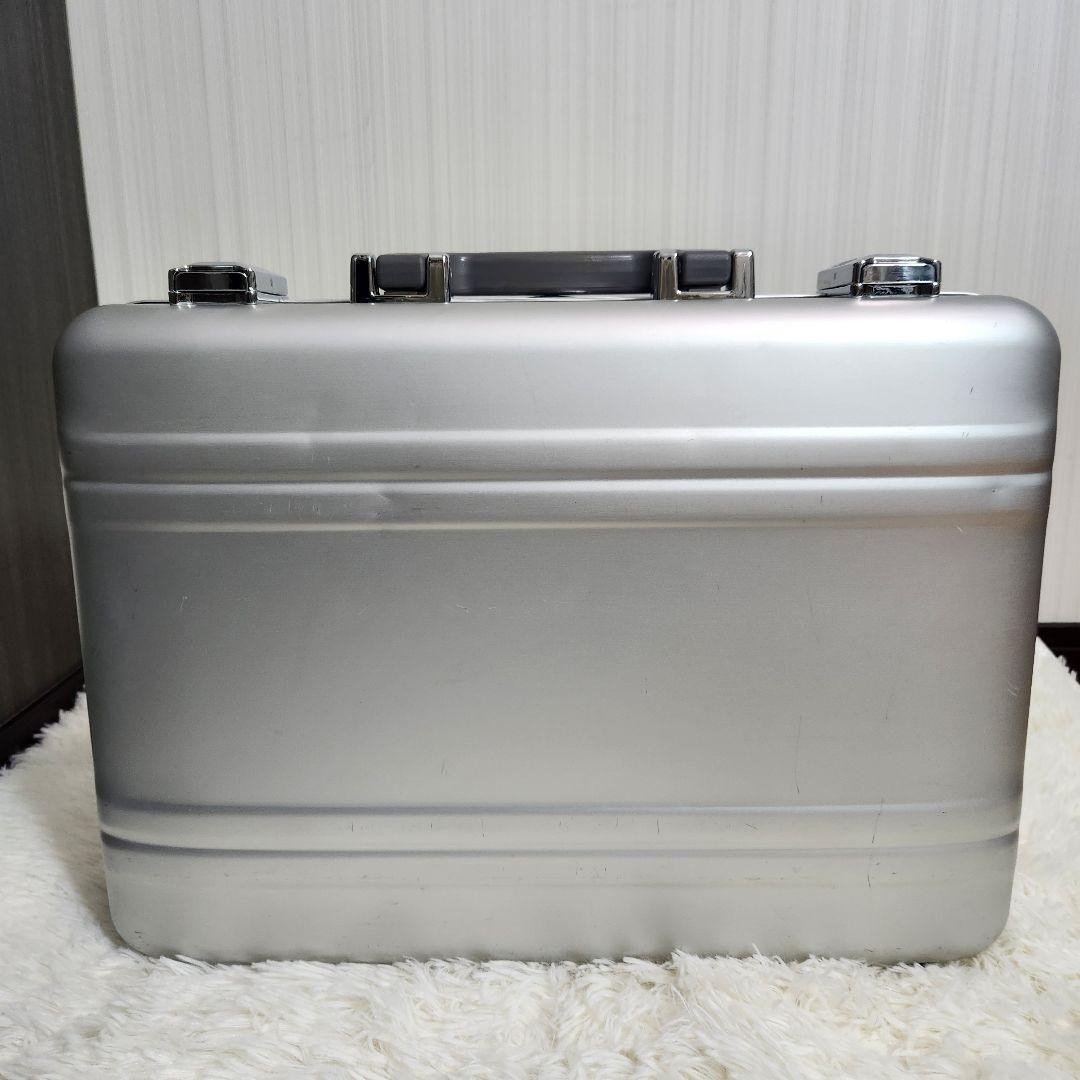ZERO HALLIBURTON P2 Aluminum Attache Case Briefcase Silver USA