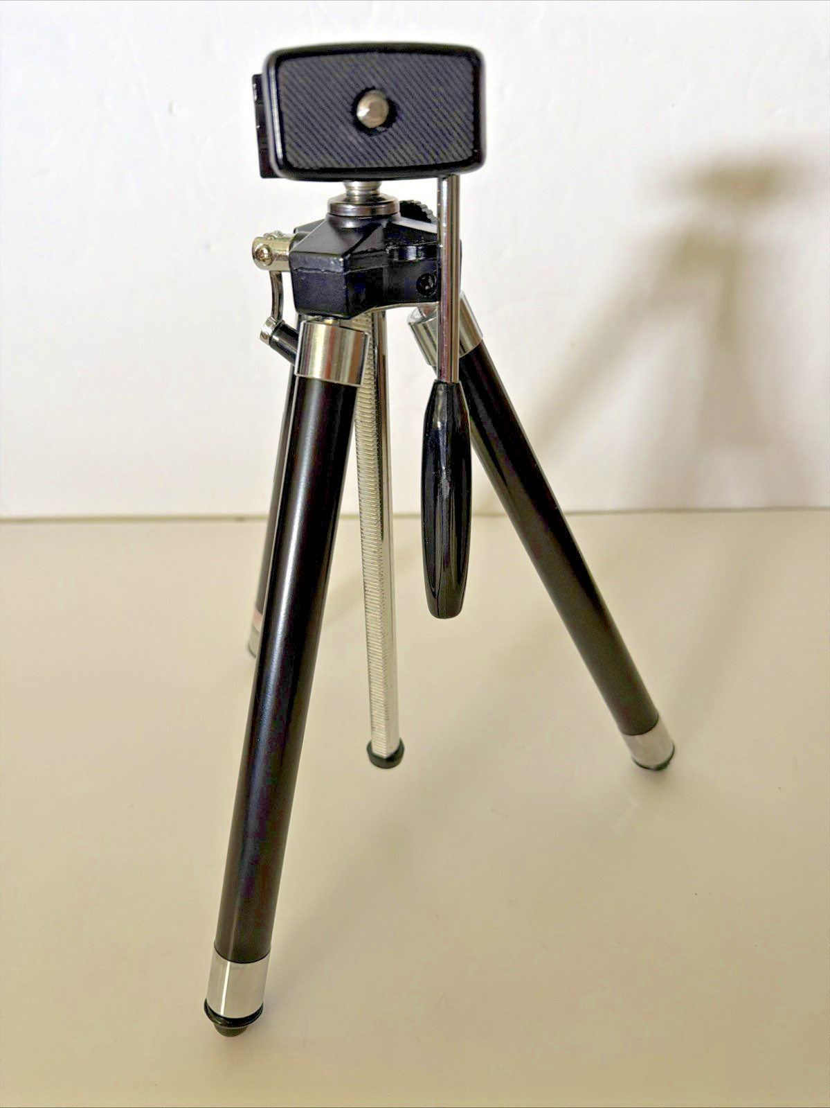 Vivitar 800 Tripod Preowned