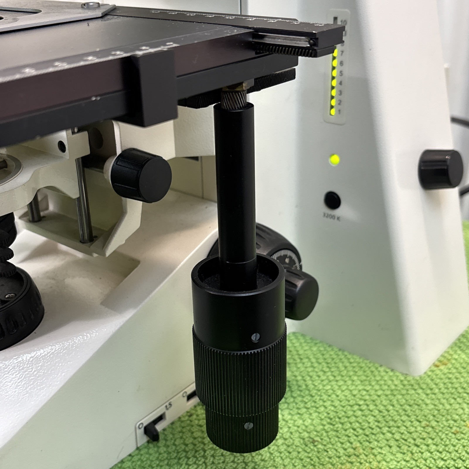 Carl Zeiss Axioskop 2 Plus Trinocular Microscope stage light source objectives