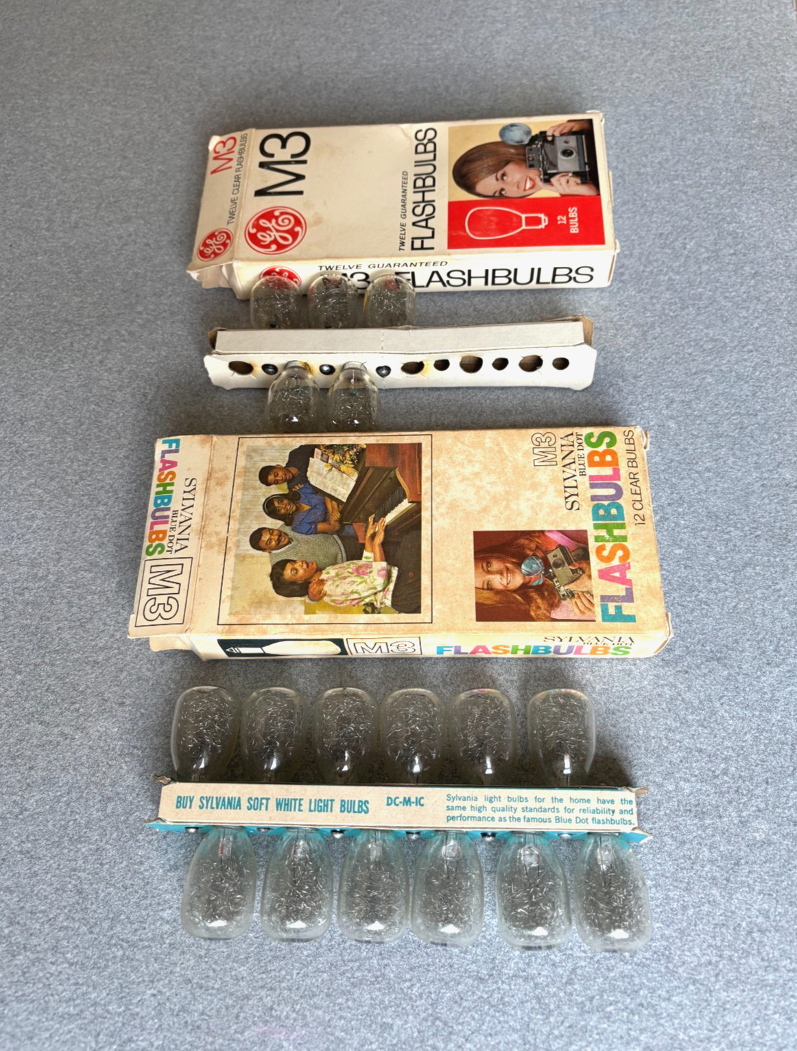 Vintage Flash Bulbs Sylvania M3 Blue Dot Flashbulbs 17 Clear Bulbs